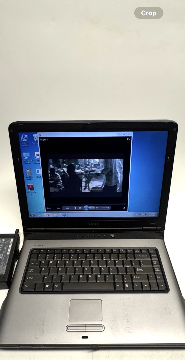 Vintage Sony Vaio PCG-8QEL Pentium Windows 7 DVD 1.25GB RAM 70GB Hard 15″