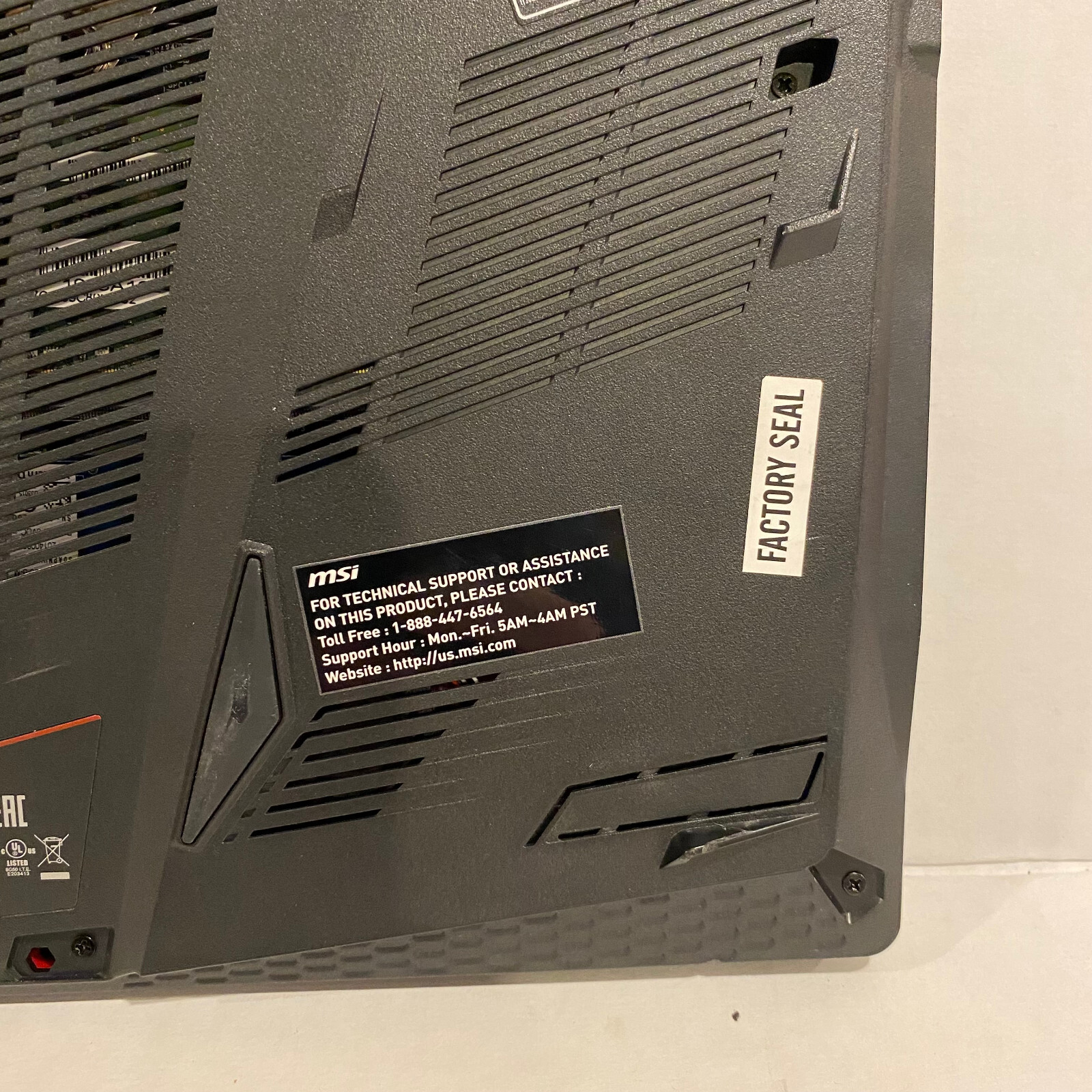 MSI GE63 Raider RGB 9SE Gaming Laptop GeForce RTX 2060, i7-9750H, 32GB RAM, SSD