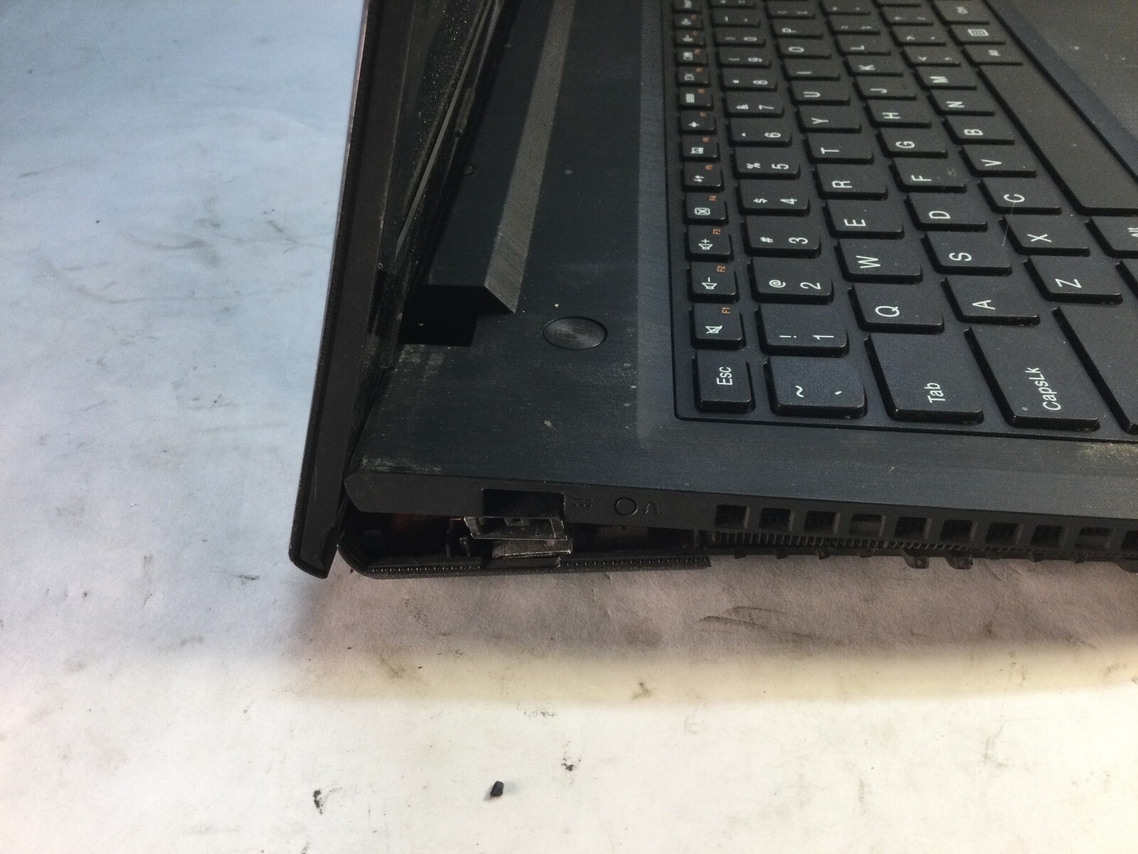 Lenovo G50-80 15″ Laptop Intel Core i3 4030U-NO POWER/BROKEN HINGE- MZ