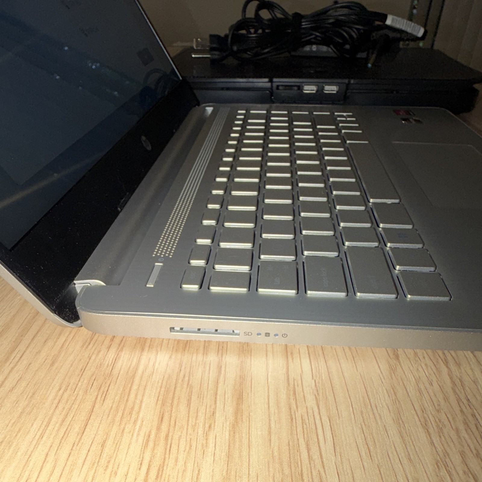 HP HP Laptop 14-fq0xxx 14″ Ryzen 3 3250U 16GB RAM 954GB HDD Silver Win11
