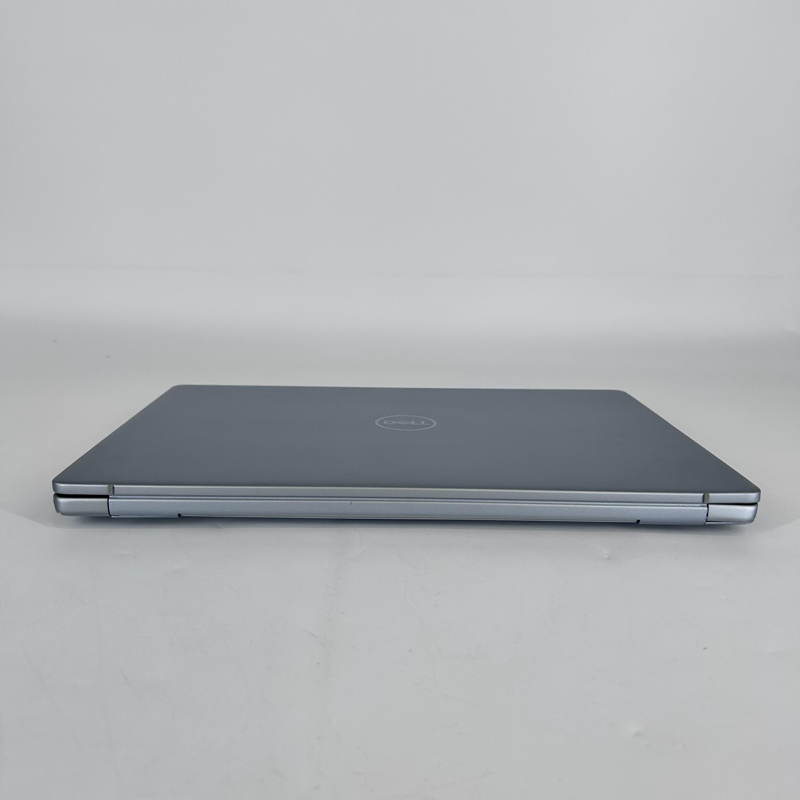 Dell Inspiron 5645 16 FHD+ 3.3 GHz Ryzen 7 8840U 16GB 1TB SSD One Bad USB-C Port