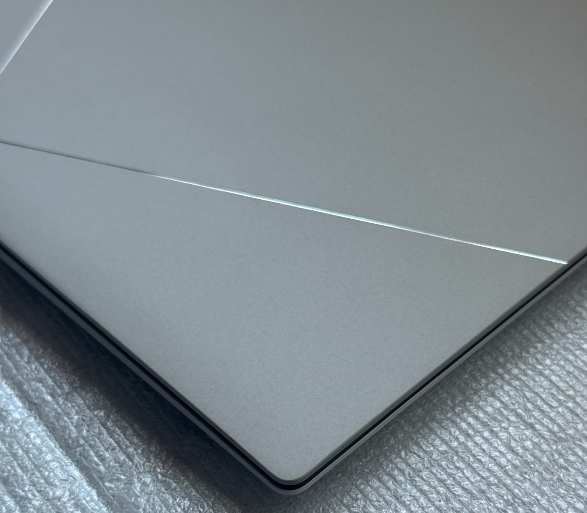 ASUS Zenbook S 16 16″ 3K OLED Touch Laptop Ryzen AI 9 365 24GB RAM 1TB SSD