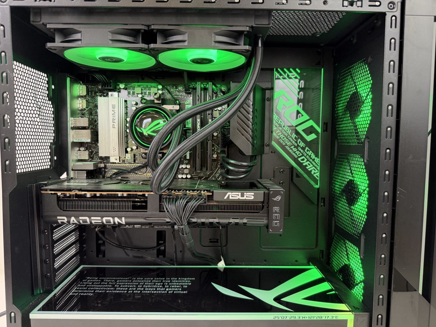 ASUS ROG GM700TZ 58L Gaming Desktop Ryzen 9 9950X 32GB 2TB RX 9070XT W11H Dent