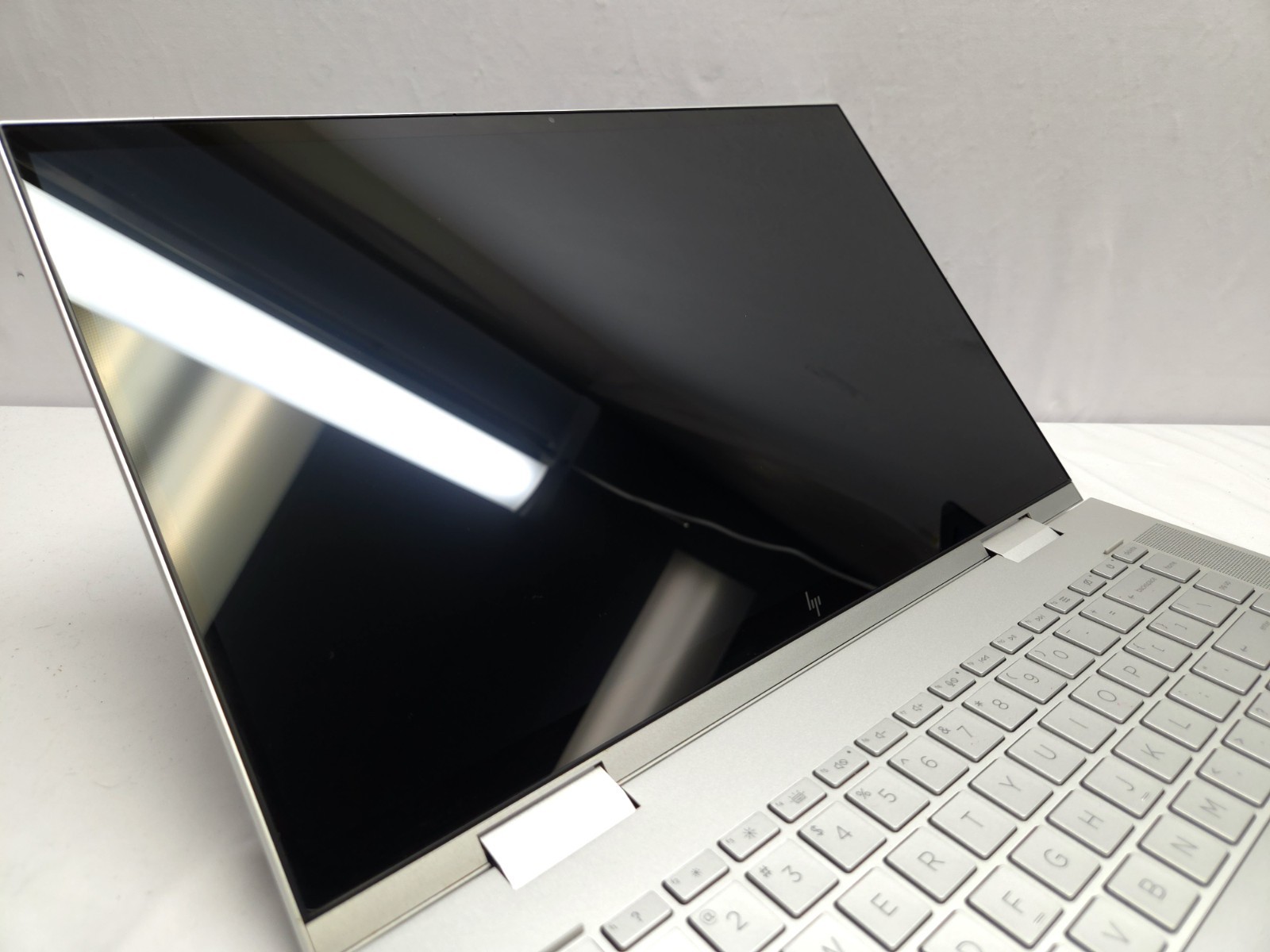 HP ENVY x360 15-ES2050WM 15.6″ Intel Core i5-1240P 2-In-1 Touch Display AS-IS