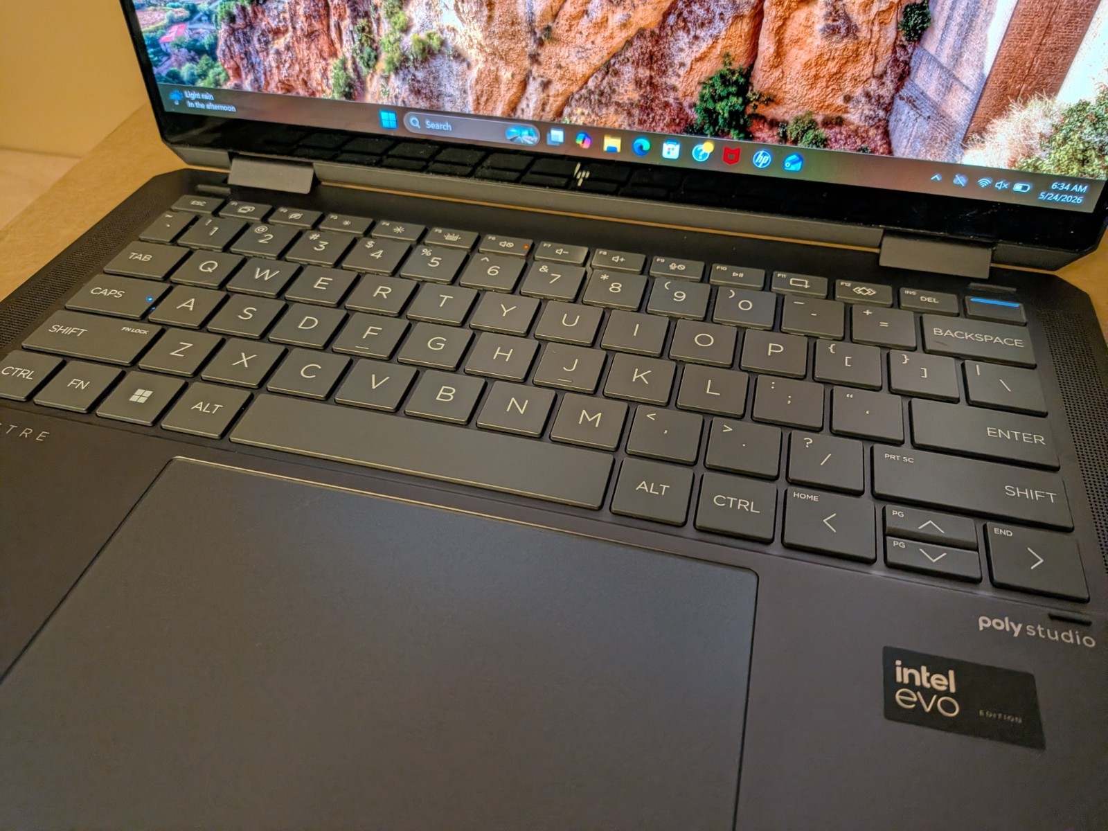 HP Spectre x360 2-in-1 14″ 2.8K OLED Touch Ultra 7 155H 32GB 1TB SSD – Excellent