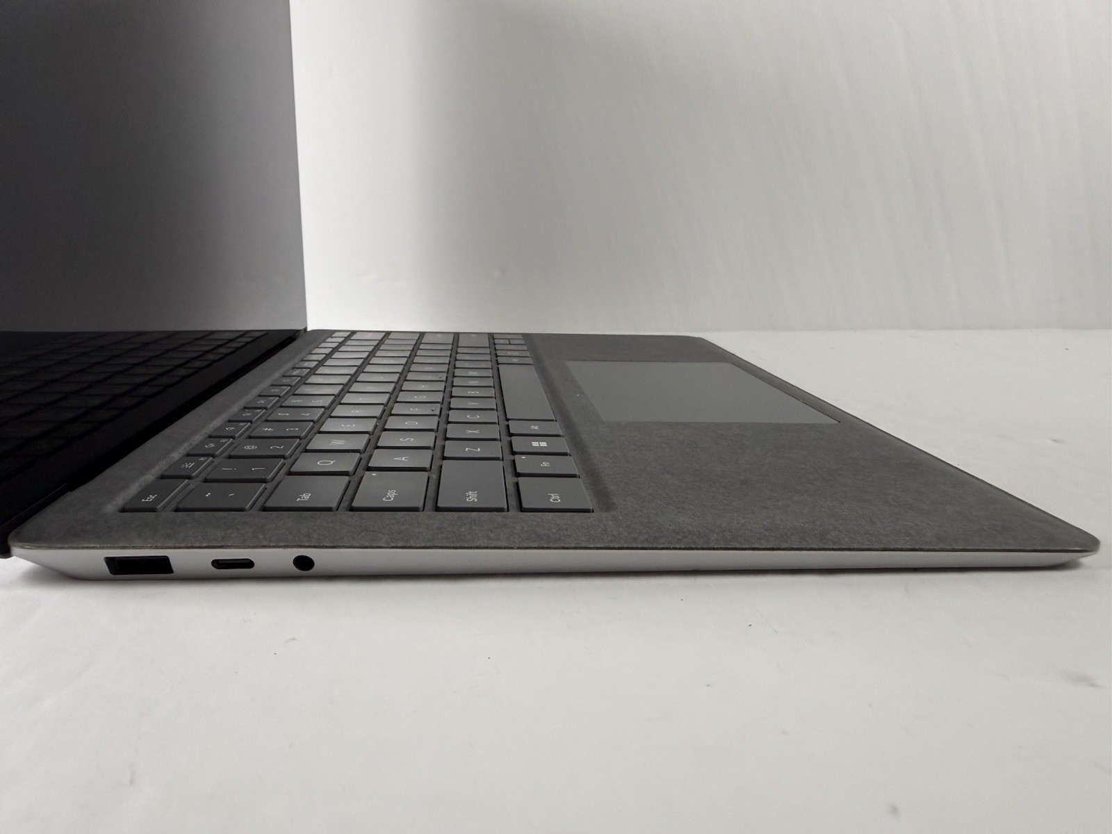 Microsoft Surface Laptop 5 13.5” 1950 Intel Core i7-1265U 16GB RAM 512GB NVME
