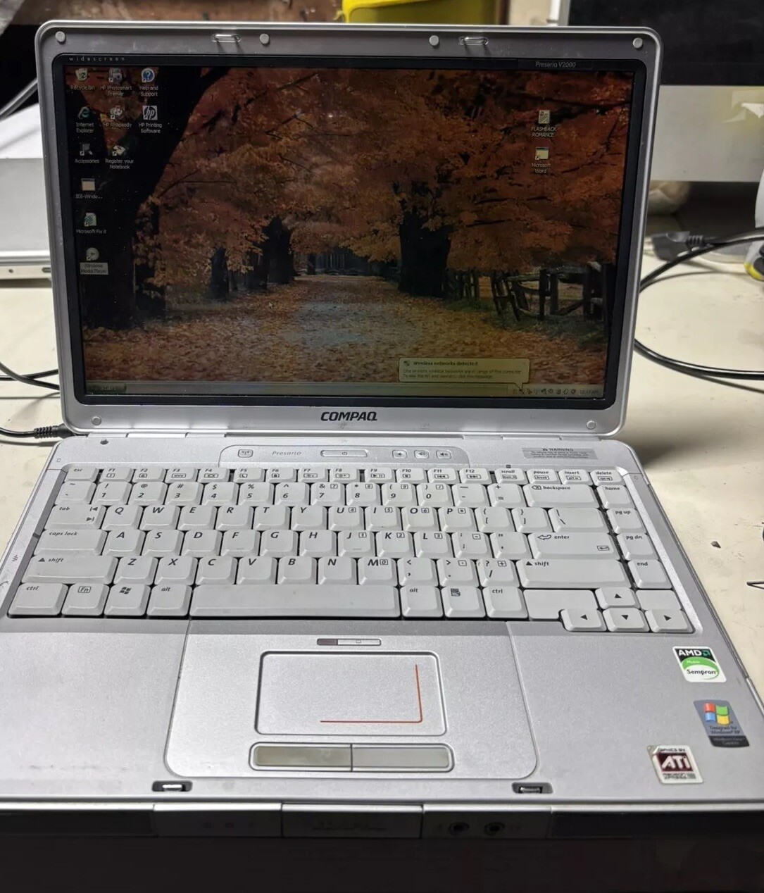 VTG Compaq Presario V2000 Laptop Intel Pentium M Tested Windows Xl. No Charger