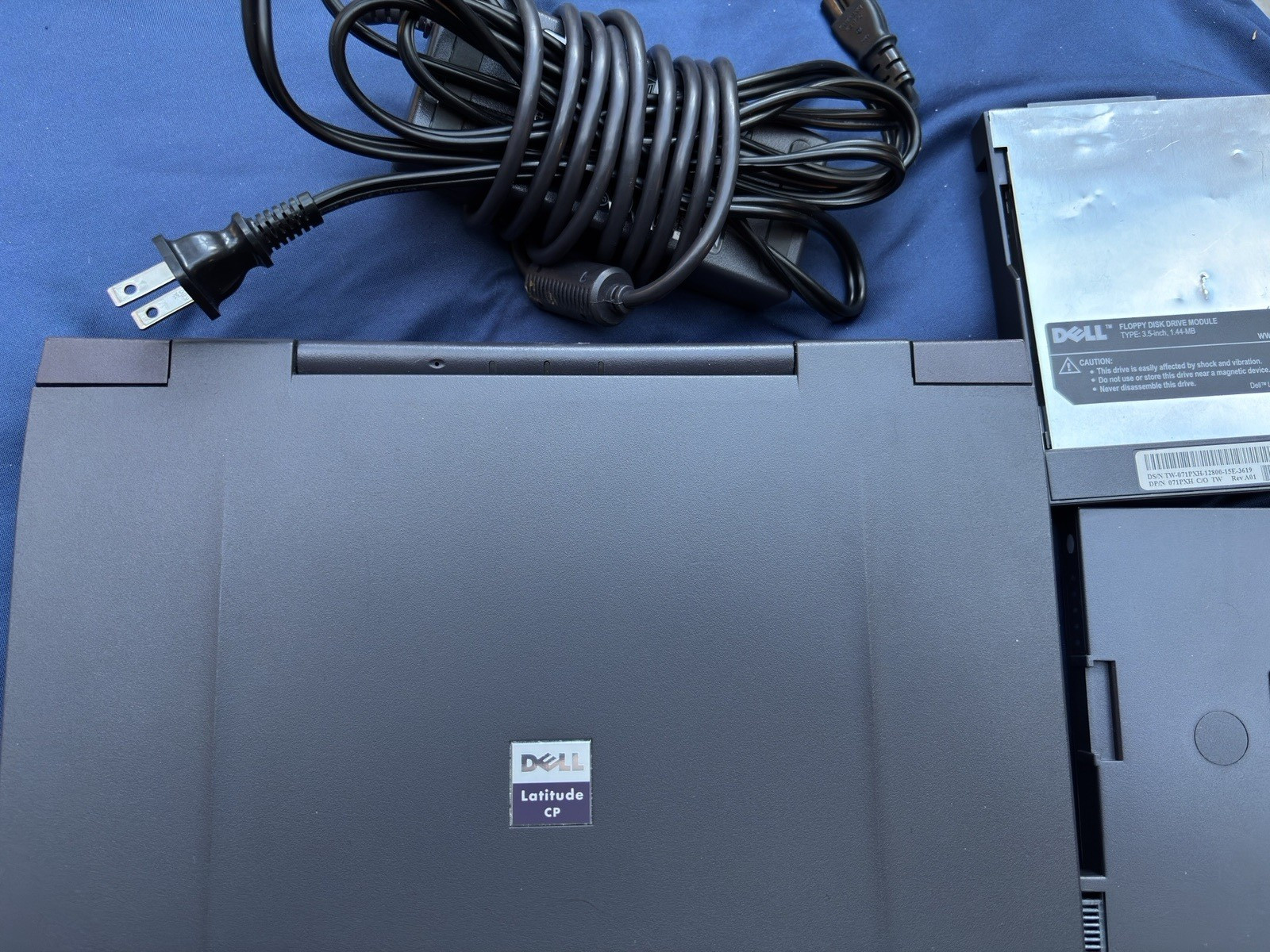 Dell Latitude CP 14in Windows 98 Pentium 500MHz 128MB RAM 4GB HDD Charger
