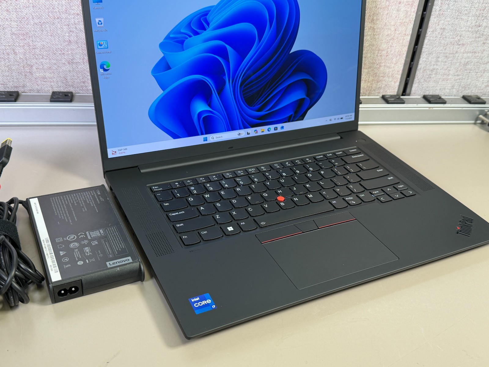 LENOVO THINKPAD P1 GEN 6 16″ 4K+ OLED TOUCH i7-13700H 32GB 1TB SSD RTX 2000 Ada