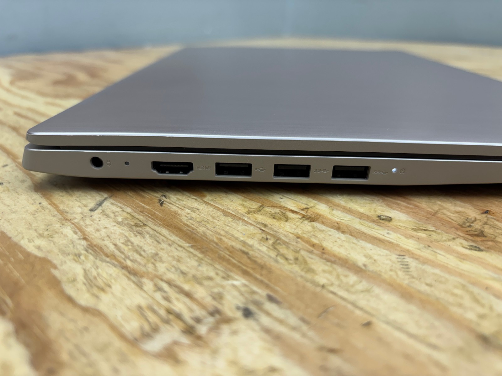 Lenovo IdeaPad 3 15ADA05 15.6″ FHD Ryzen 5 3500U 8GB 256GB SSD Windows 11 Home