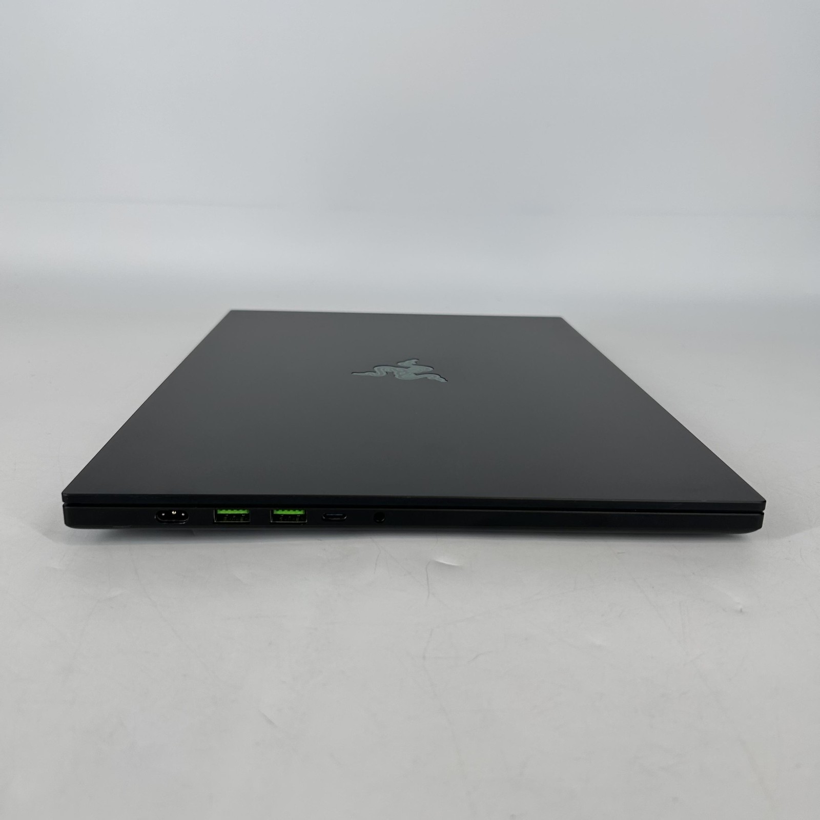 Razer Blade 16 240Hz QHD+ 2.0 GHz Ryzen AI 9 365 32GB 1TB SSD NVIDIA RTX 5070 Ti