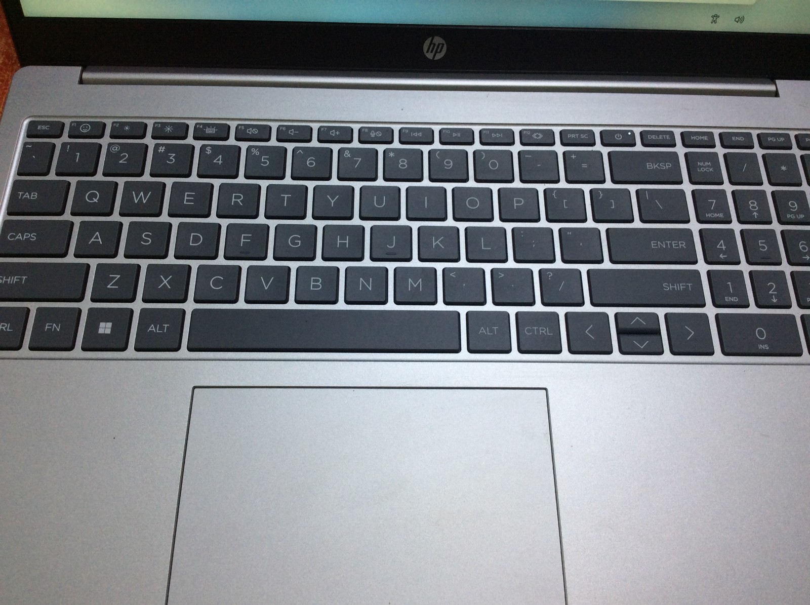 HP 15-dw0081wm 15.6″ Pentium Silver / 4gb RAM / 256gb LAPTOP W/ CHARGER