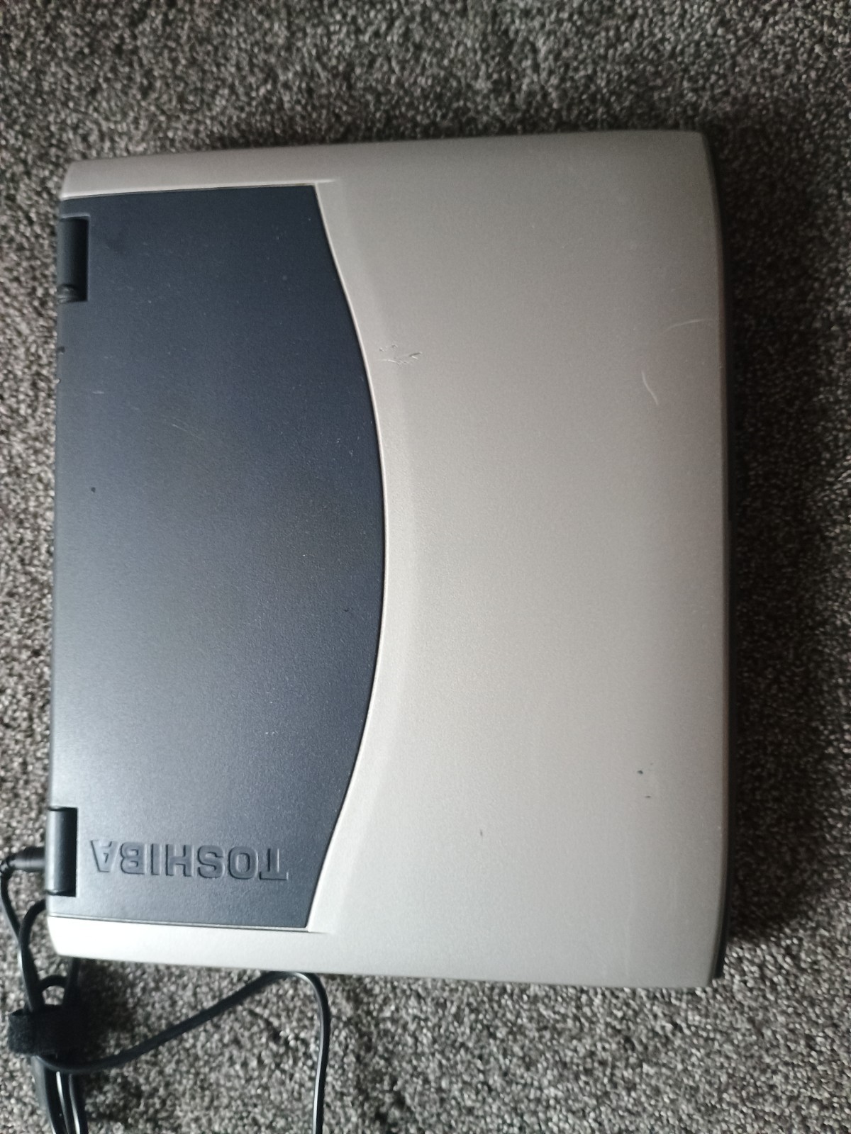 Laptop Toshiba Satellite/ Intel Celeron PS221U-490J0 Windows 98 Vintage