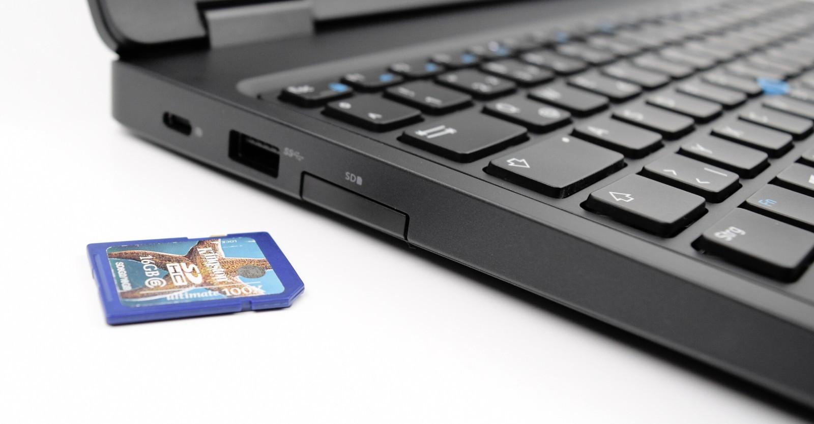 Dell 5590_Windows 11 PRO💻New 2TB SSD_24GB RAM📢Backlit_Webcam +Office 2024