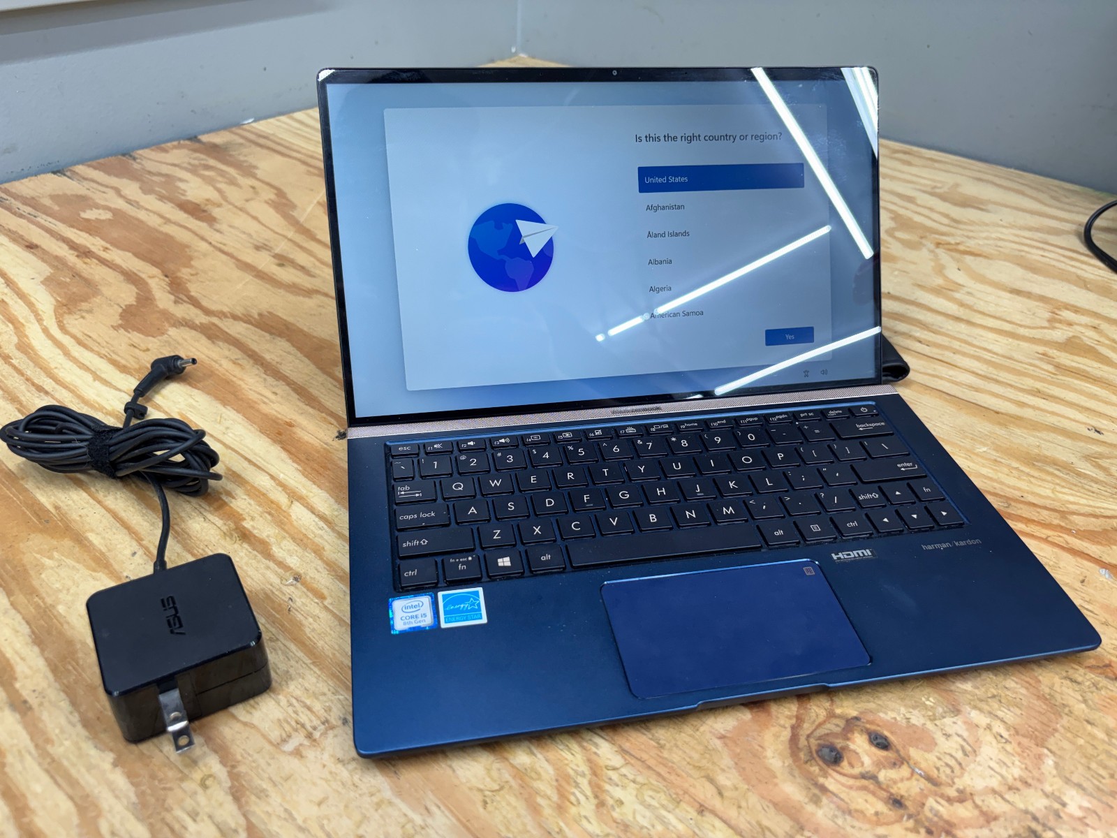 ASUS ZenBook 13 UX333FA 13.3″ i5-8265U 8GB 256GB SSD Win11 Ultrabook w/ Sleeve