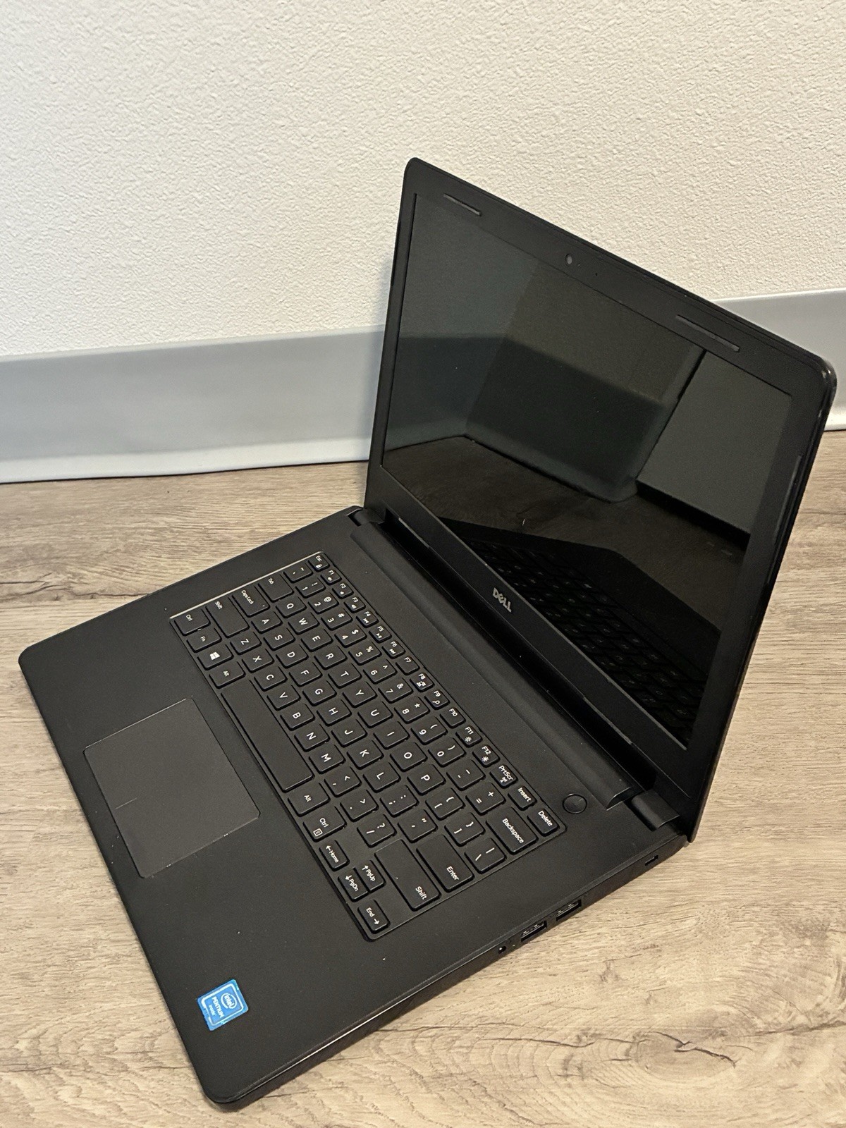 Dell Inspiron 14 4gb Ram 128gb SSD ( Needs Dell Power Supply Tested Working)
