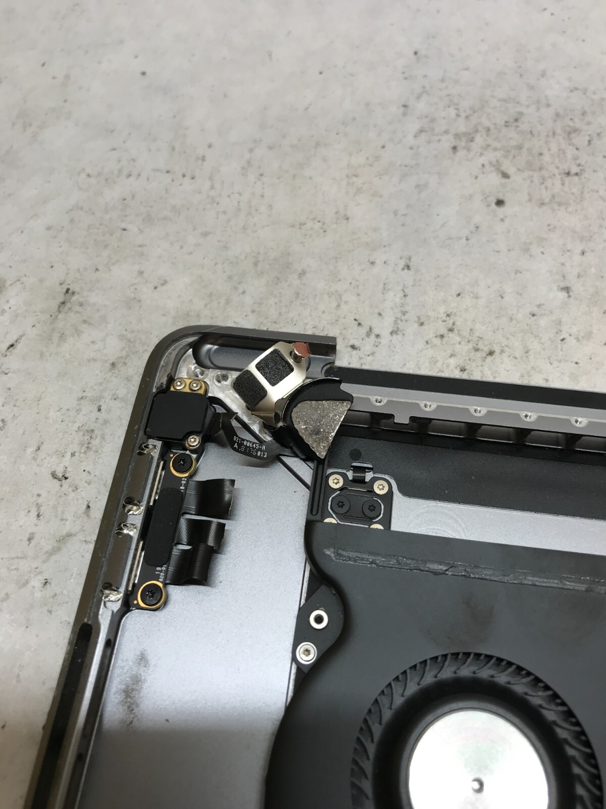 Apple MacBook Pro Touch/2018 A1990 Palmrest NO MOTHERBOARD For Parts/Repair- -DW