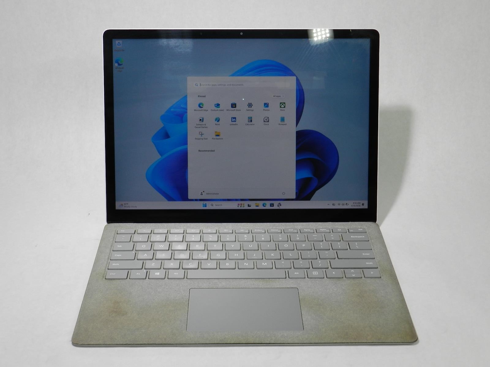 MICROSOFT SURFACE LAPTOP 2 | i5-8350U | 128GB SSD | 8GB | BH: 80% | w/ Dock 1
