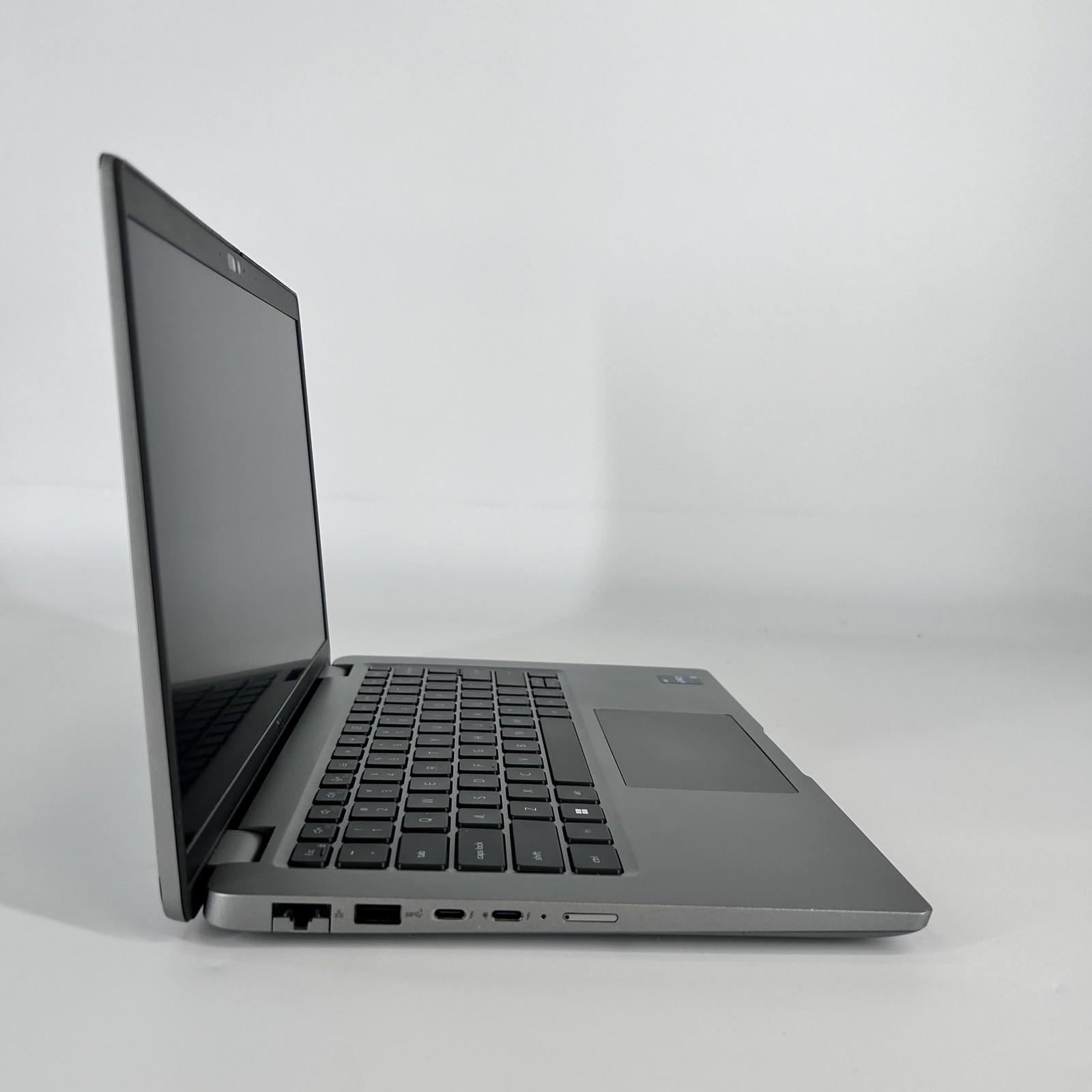 Dell Latitude 5440 14 Gray FHD 1.8 GHz i7-1365U 16GB 512GB SSD Good – WORN KEY