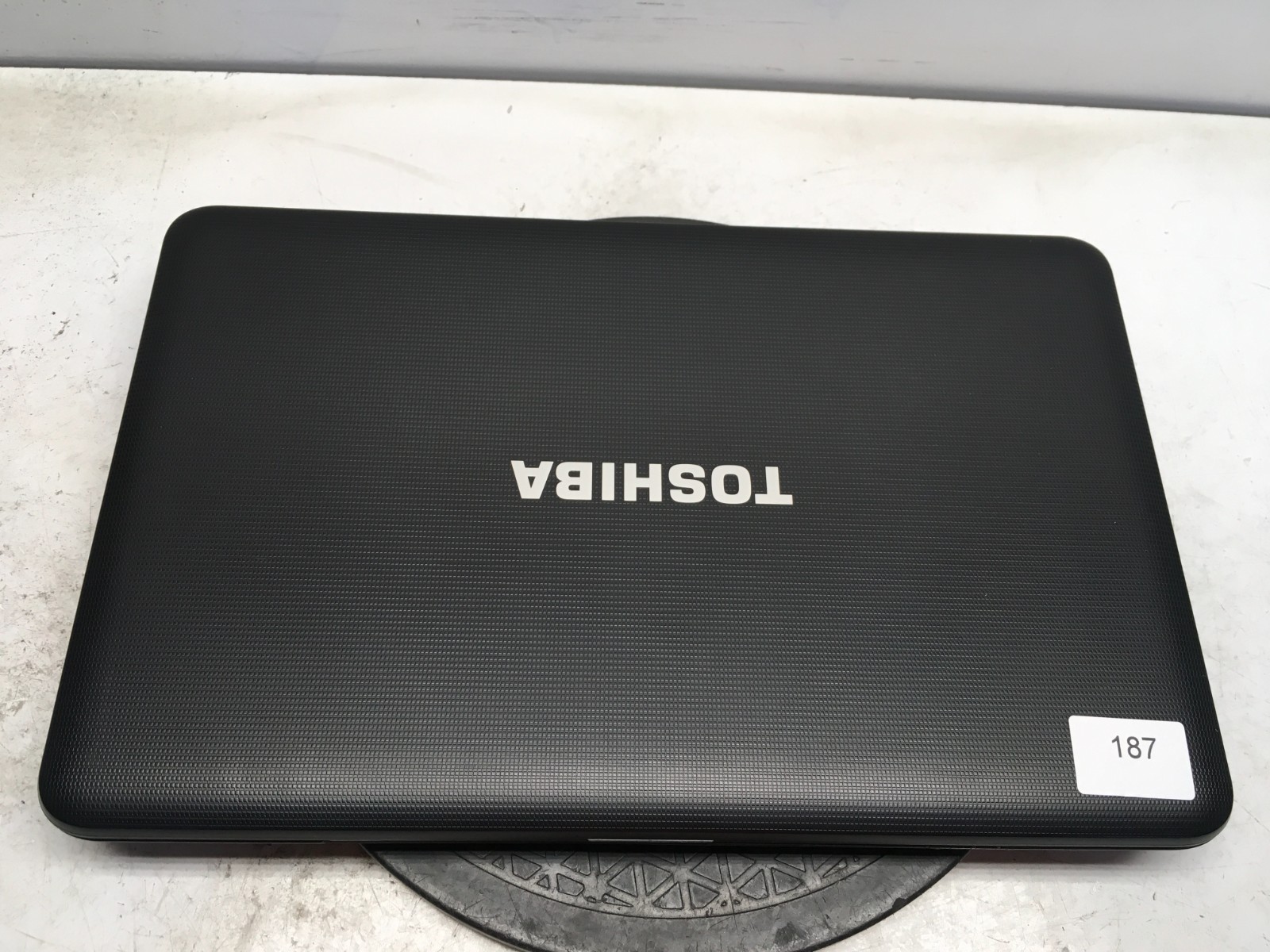 Toshiba Satellite C855D-S5105 AMD E-300 1.3GHz 4 GB NO HDD