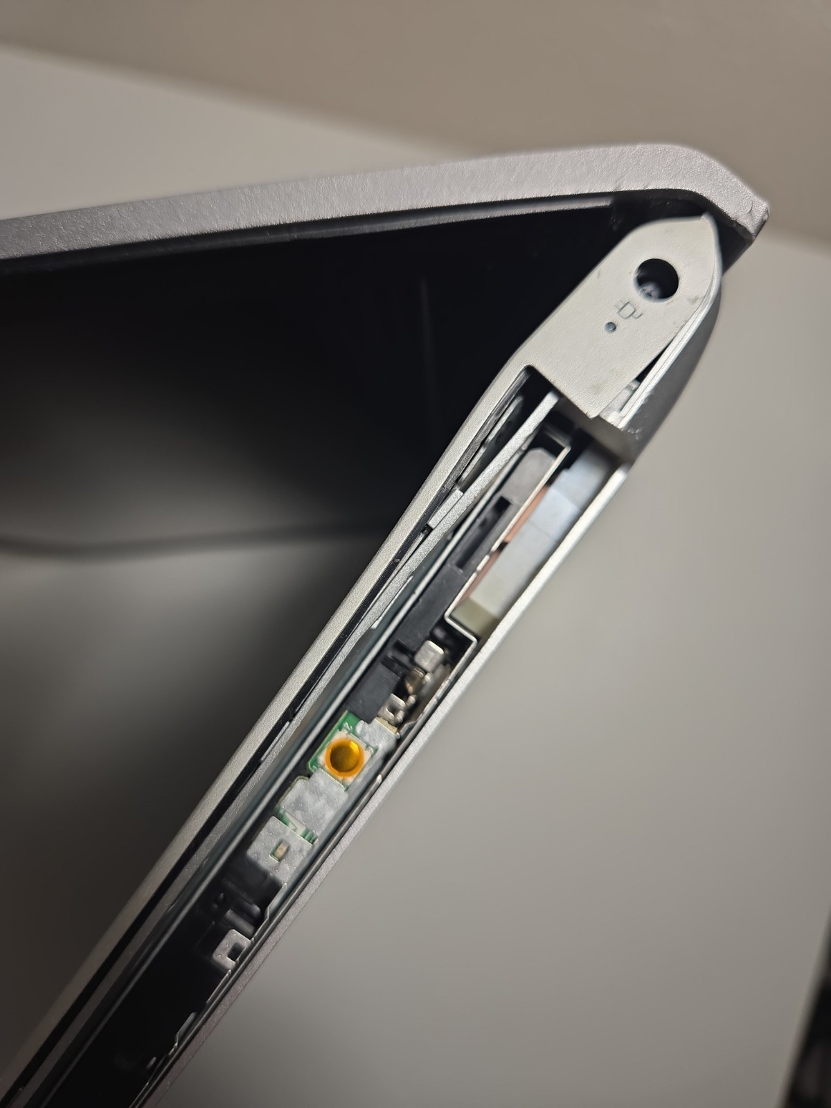 HP Tscr15,6/ i5-8250u/ 8Gb/ ssd 127Gb/Camera/../ Battery Is BAD, NO AC #12