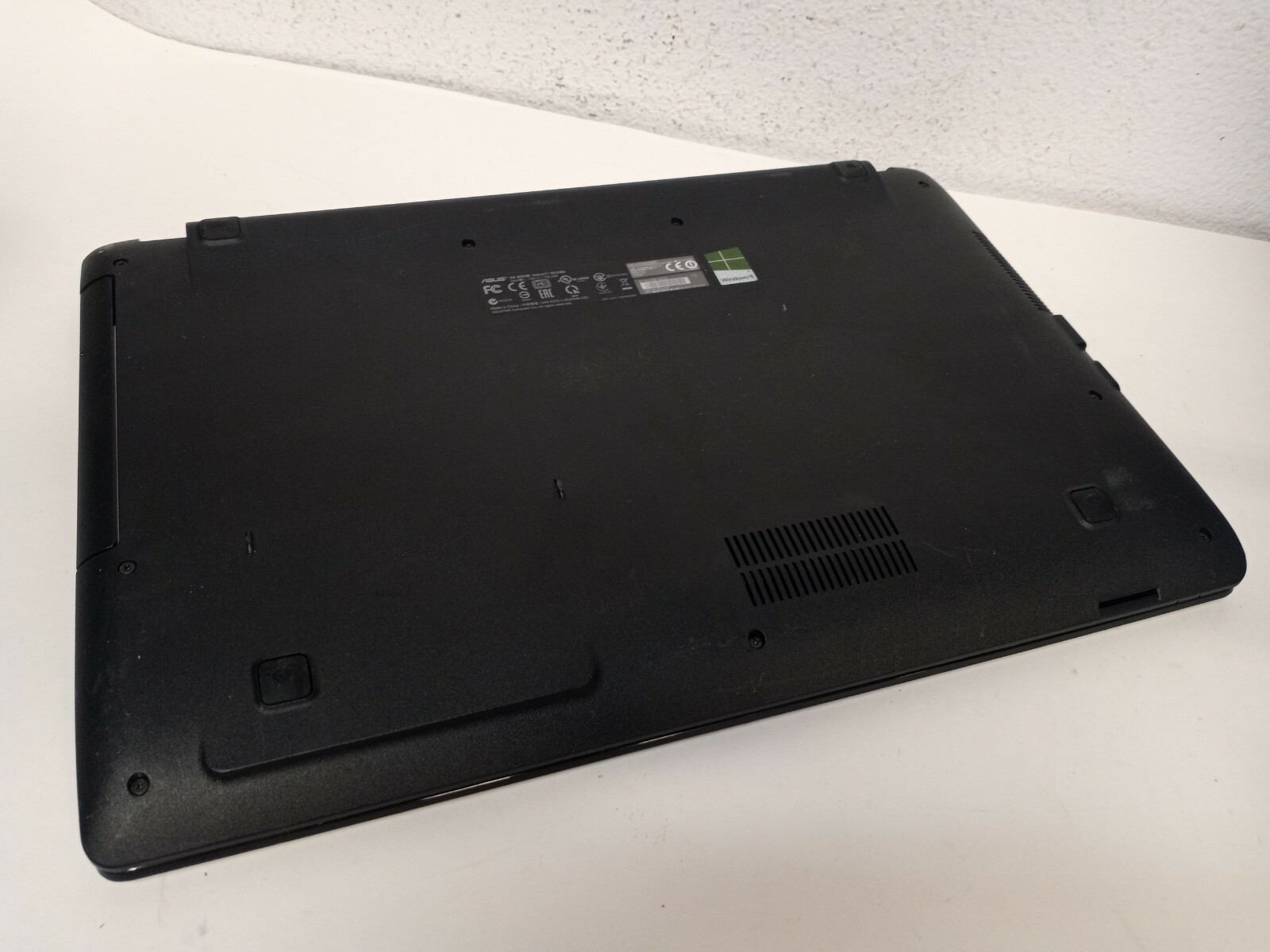 ASUS NOTEBOOK X551M. Intel Celeron N2815 @ 1.86GHz 4GB RAM 500GB HDD DVD Win10