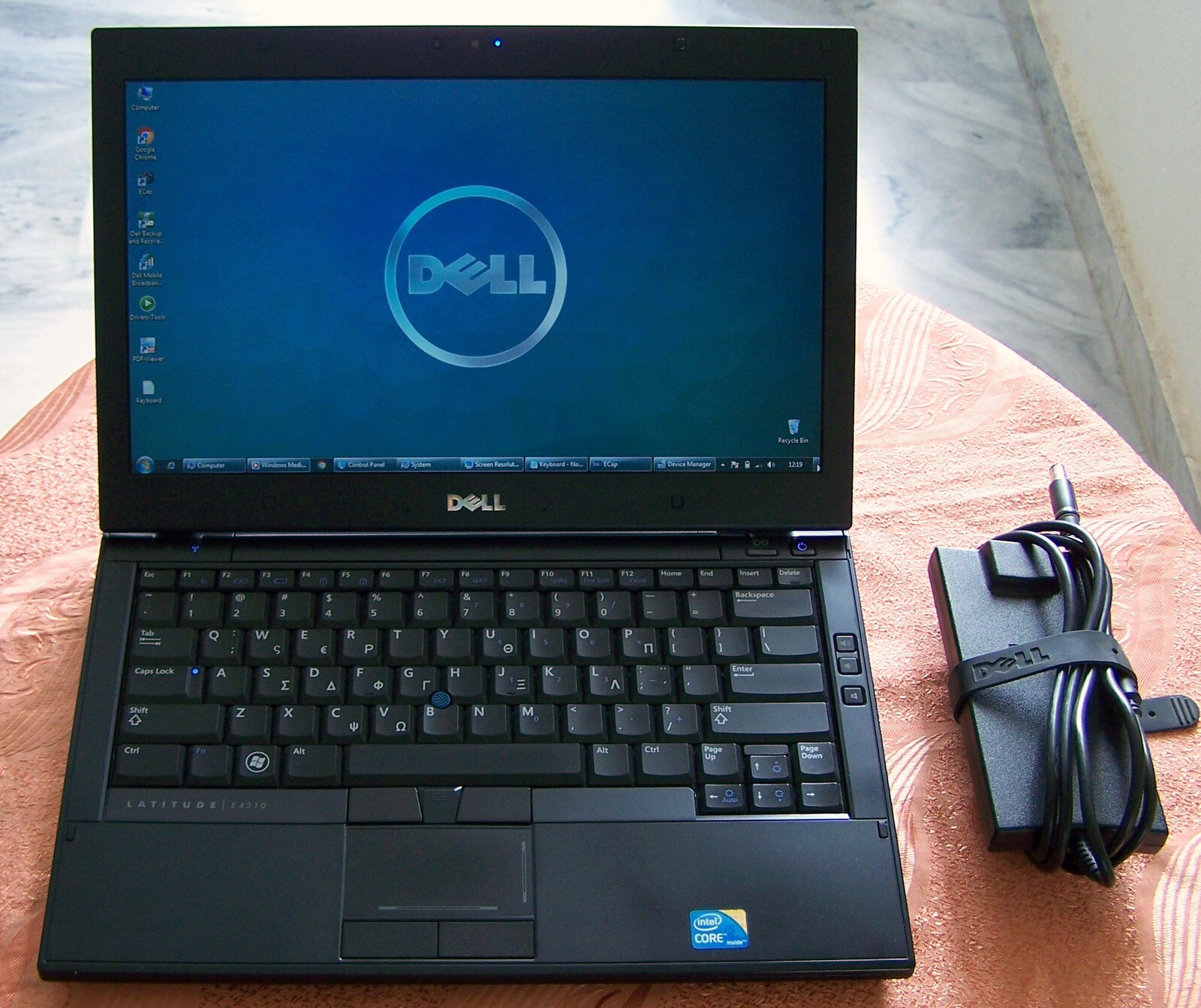 Dell Latitude E4310 13.3”, Intel i5, 2.40GHz 4GB ram 320GB HD, WiFi Windows 7