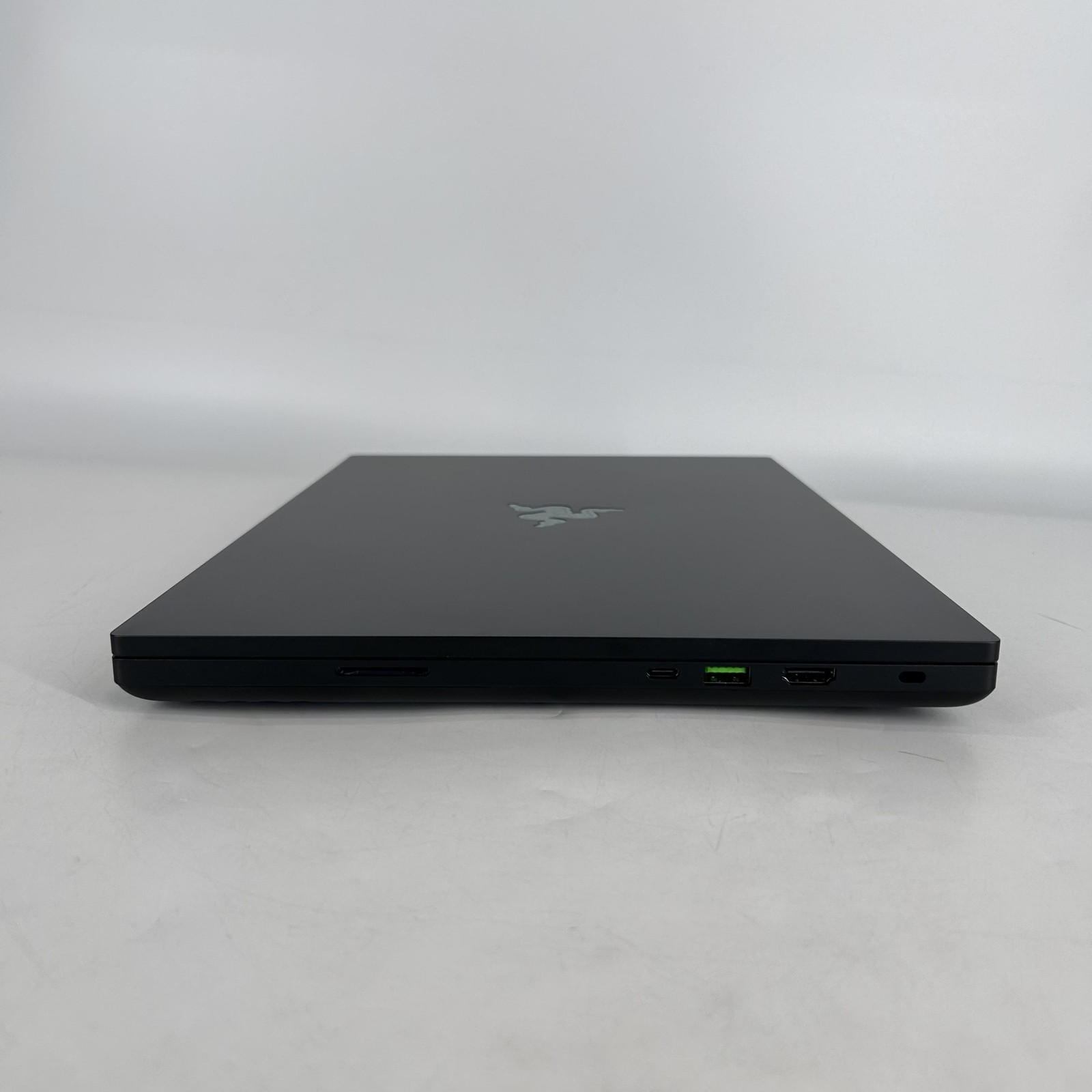 Razer Blade 16 Black 120Hz UHD+ 2.2 GHz i9-14900HX 96GB 4TB/4TB NVIDIA RTX 4090