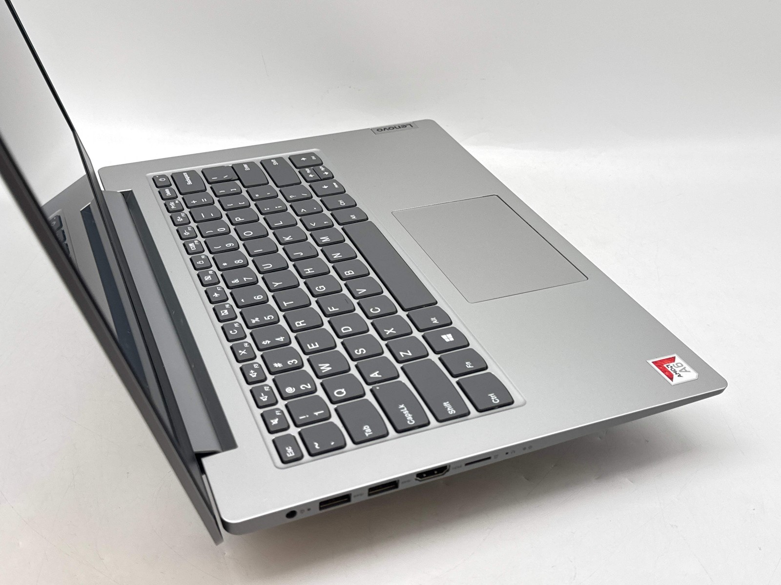 Lenovo Slim 1-14AST-05 14″ AMD A6-9220e 4GB 64GB eMMC Used