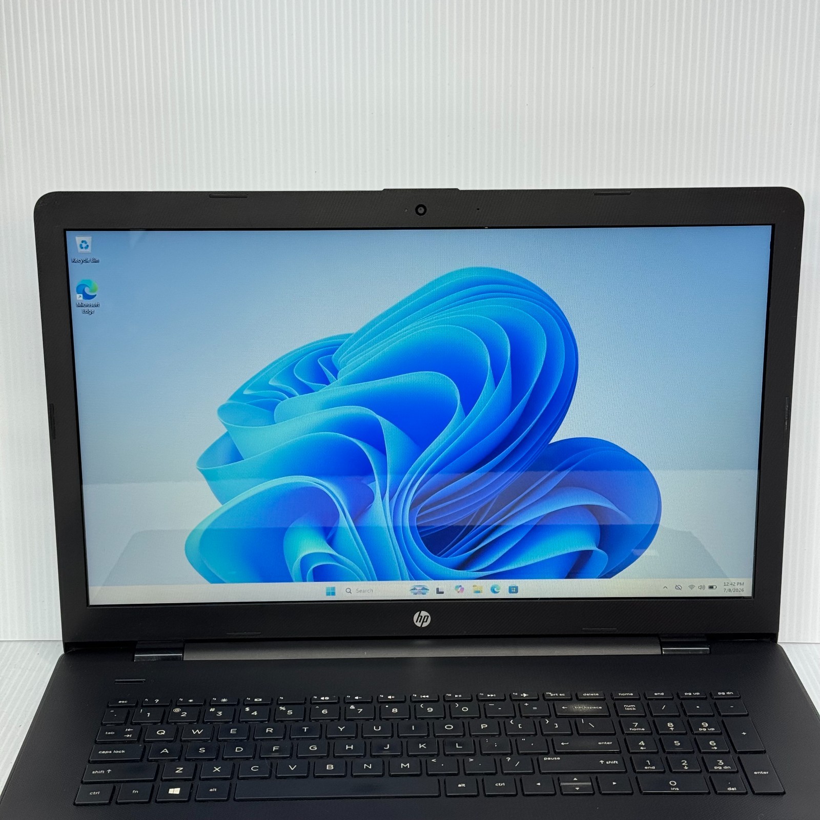 HP 17-bs049dx i5-7200U 17.3″ Windows 11 Laptop 128GB SSD **WEAR SEE PICS