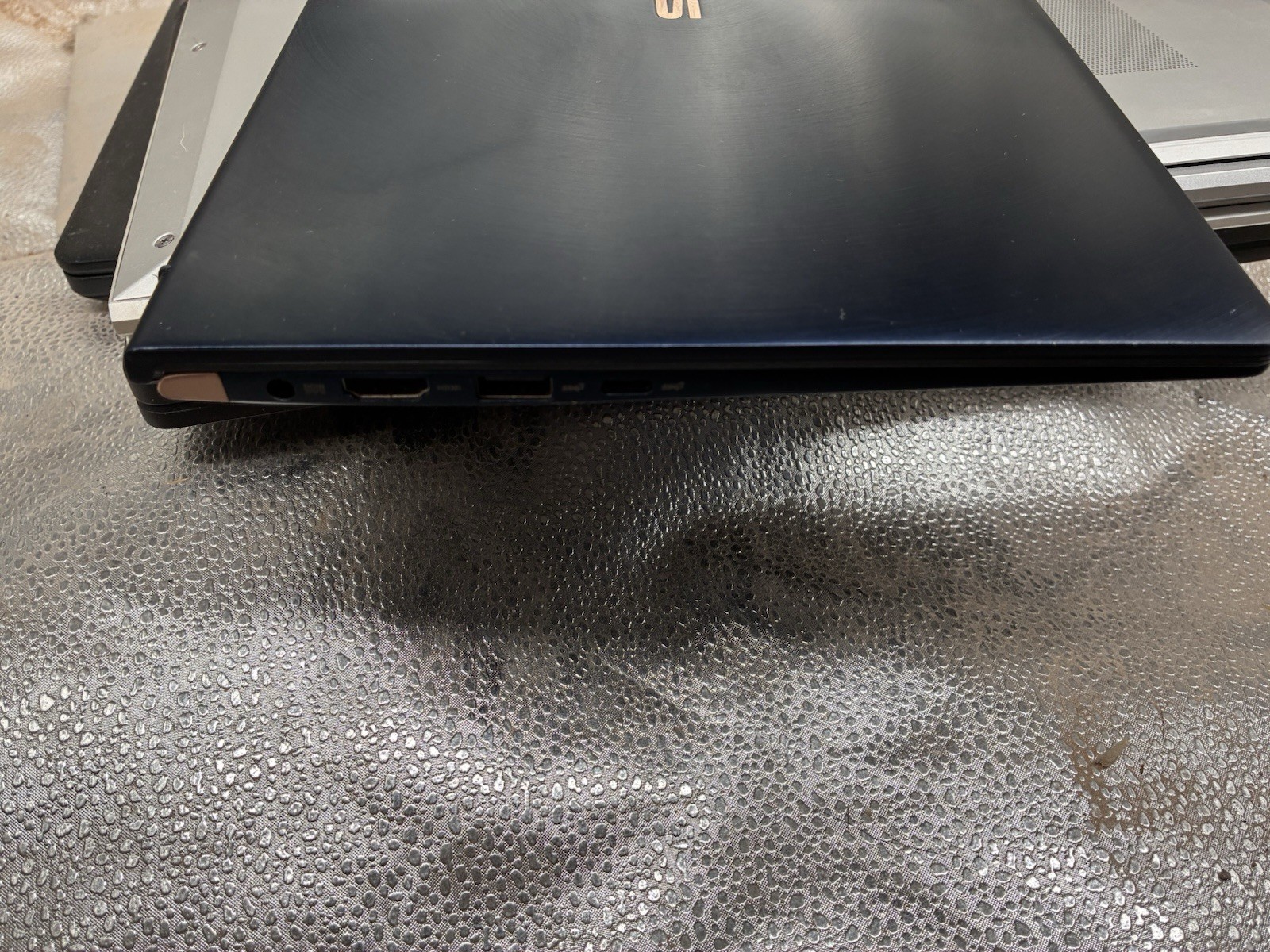 ASUS ZenBook UX433FA i7-8565U 1.80 GHz 16GB RAM 512GB SSD