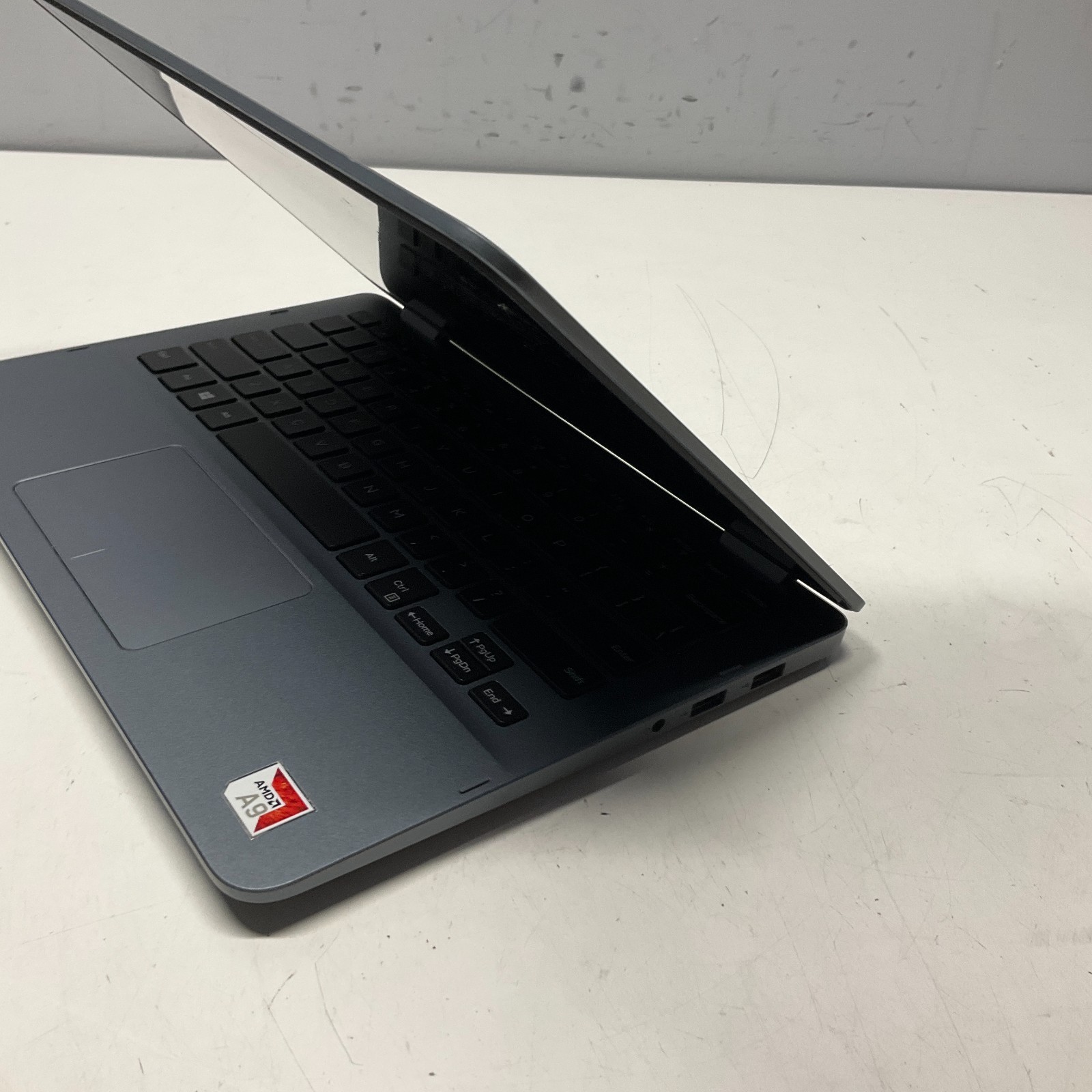 Dell Inspiron 3195 – 11.6″ Touch – AMD A9-9420e 4GB 128GB SSD NO OS Laptop READ