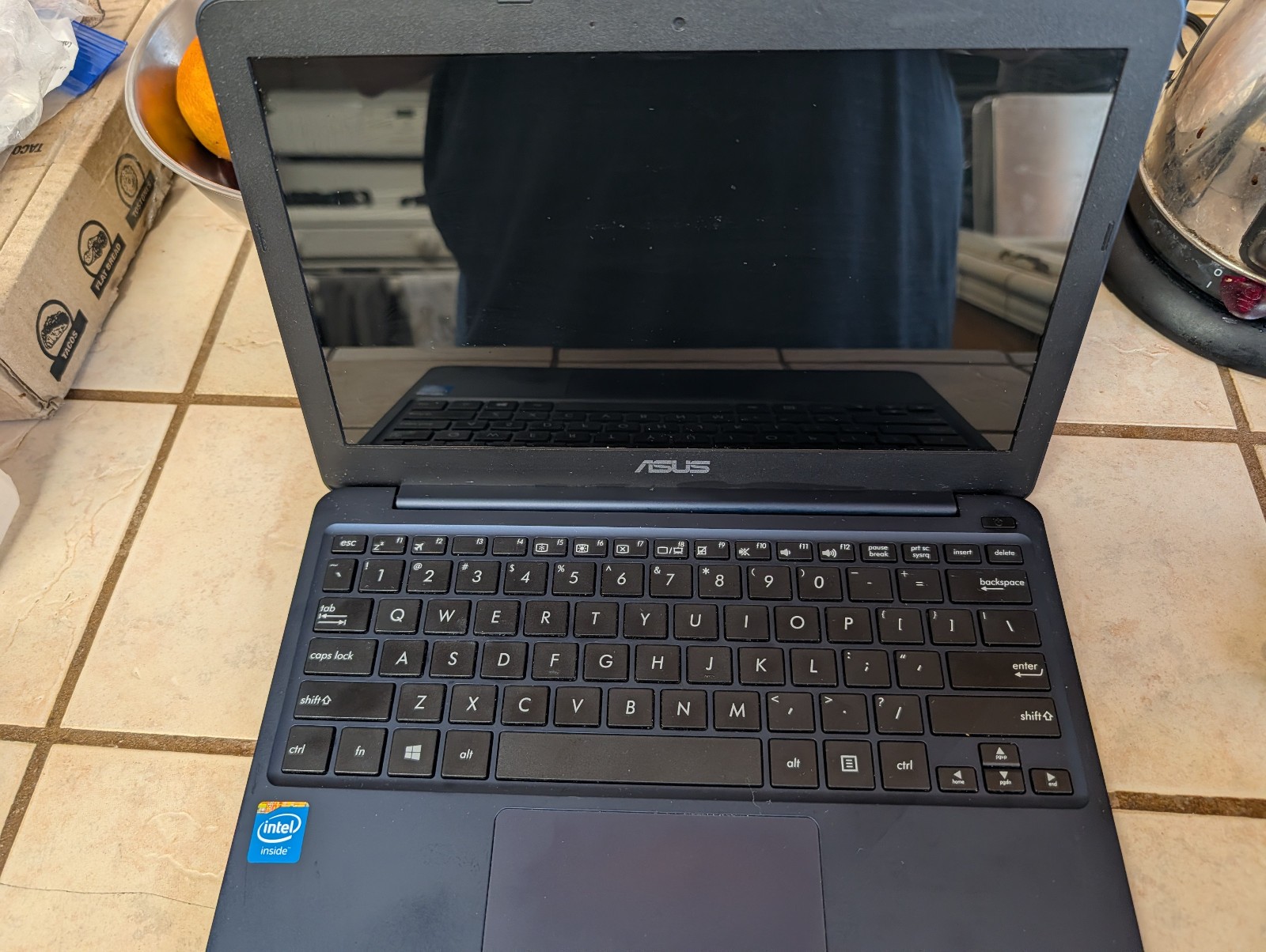 ASUS EeeBook X205T / X205TA 11.6″ Laptop w/ Charger – Works Only Plugged In