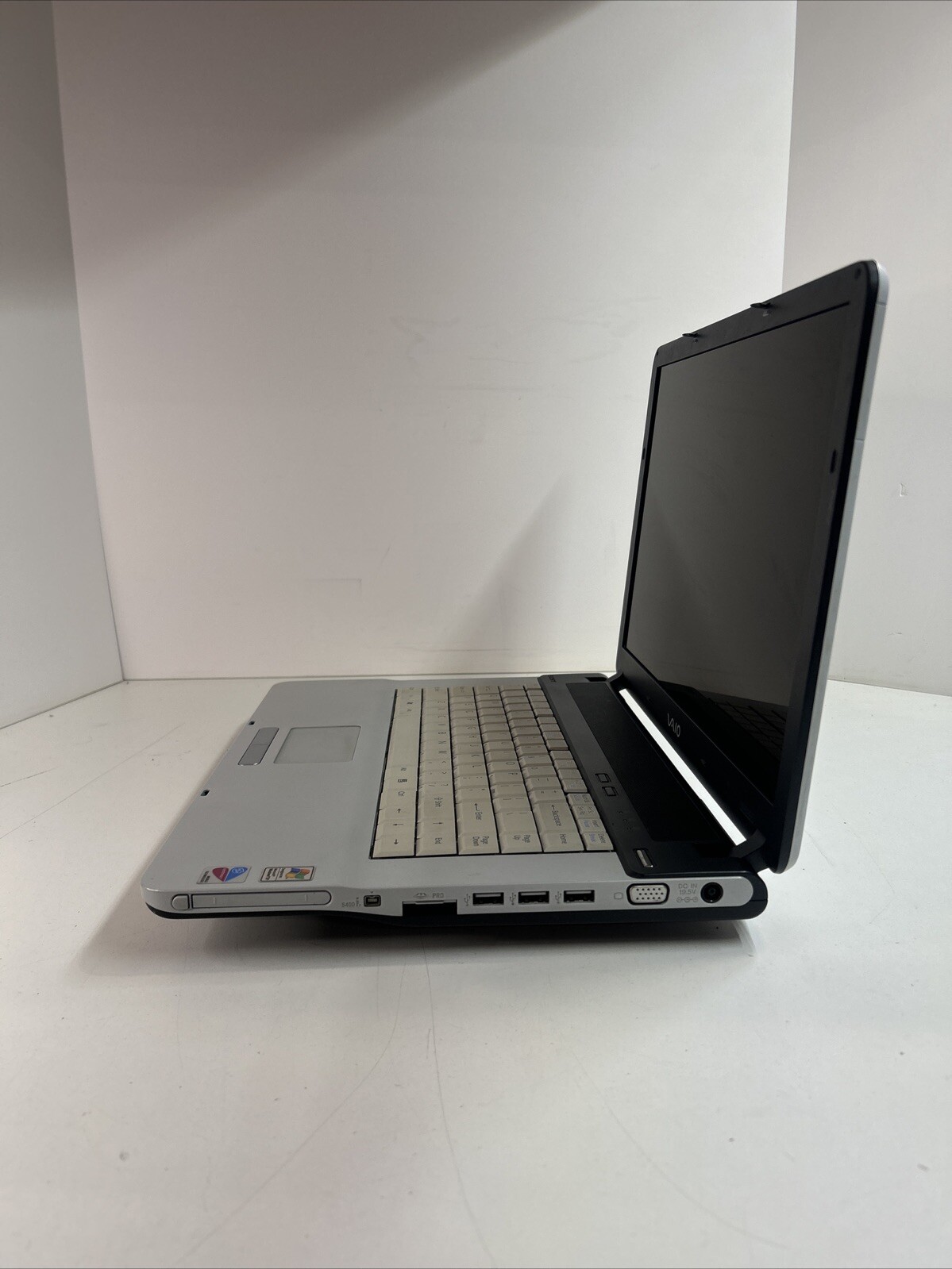 Sony Vaio VGN-FS715 Intel Celeron M370 1.50 GHz 512MB Ram 60GB HDD Win XP