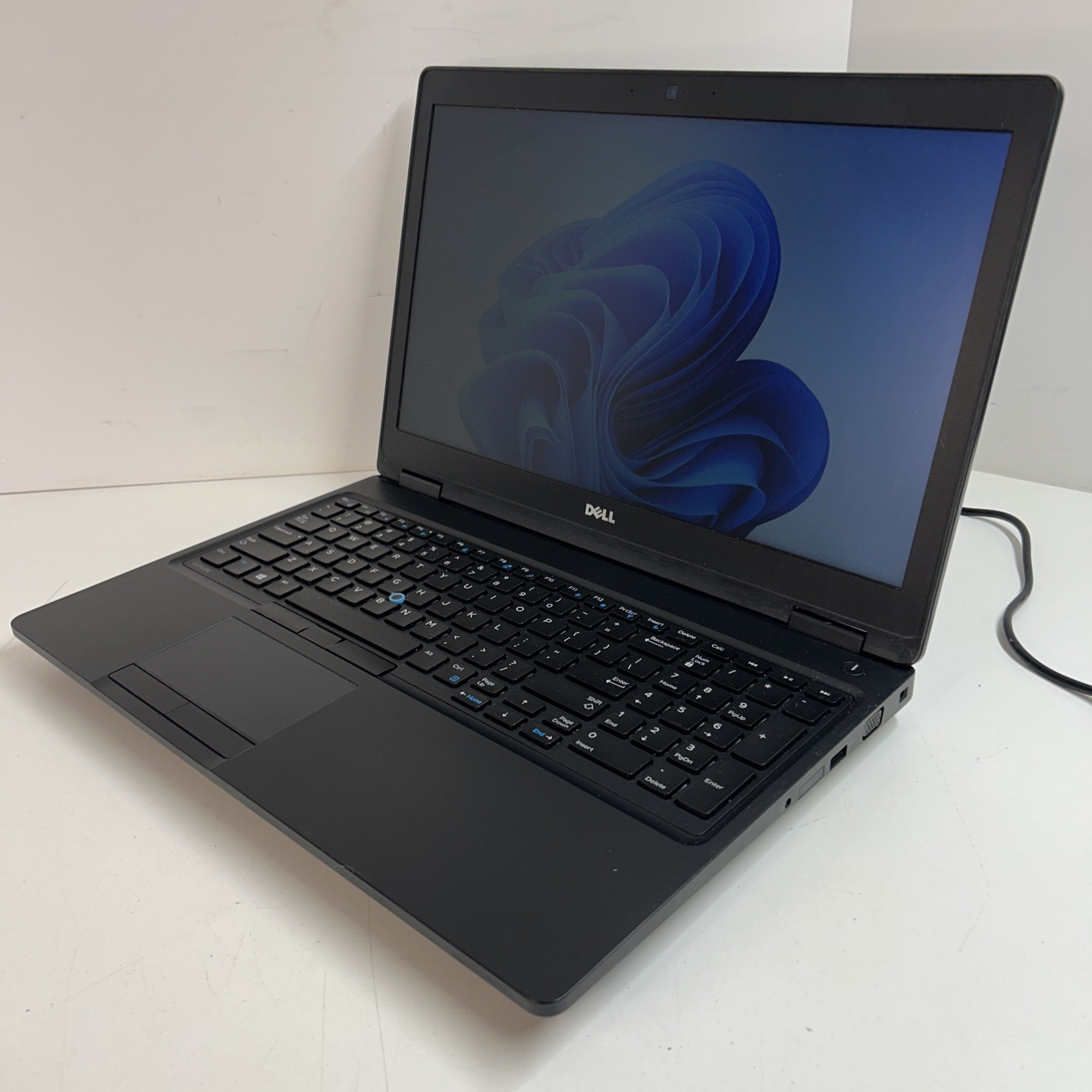 Dell Latitude 5580 15.6″ i5-6300u 16GB Ram 256GB SSD Win 11 Pro Needs🔋