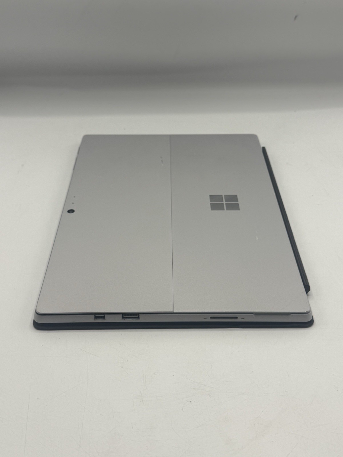 Microsoft Surface Pro 1796 12.3” Intel i5-7300U 2.6GHz 4GB RAM 128GB SSD WIN10P