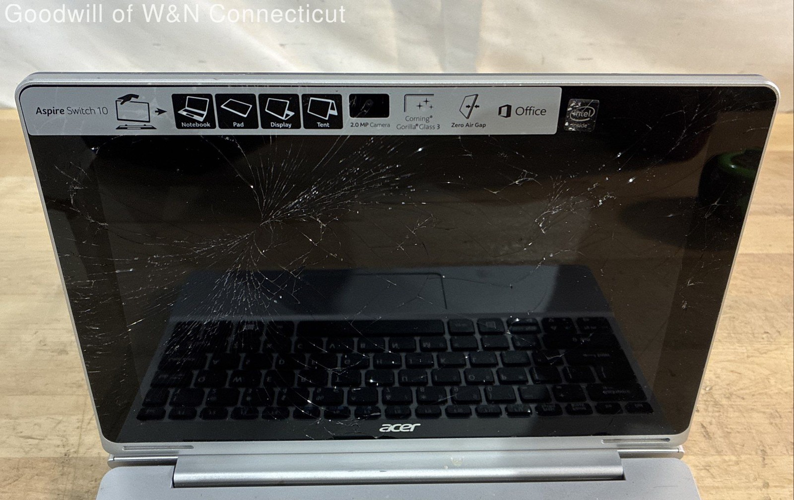 Acer Aspire Switch 10 2-in-1 Laptop Tablet Cracked Screen Not Tested