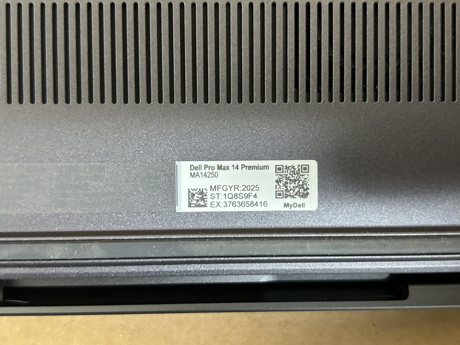 Dell Pro Max 14 Premium MA14250 Intel U9-285H 64GB DDR5 512GB SSD RTX Pro 2000