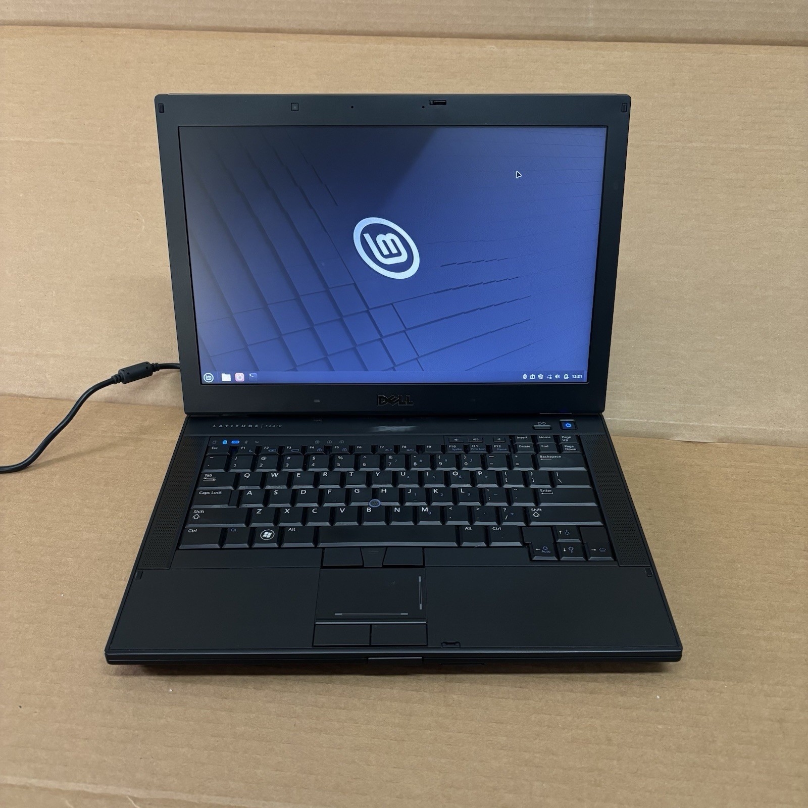 Dell Latitude E6410 14″ i5-560 3.9GB 129GB SSD NVS 3100M Linux Mint Black/Gray