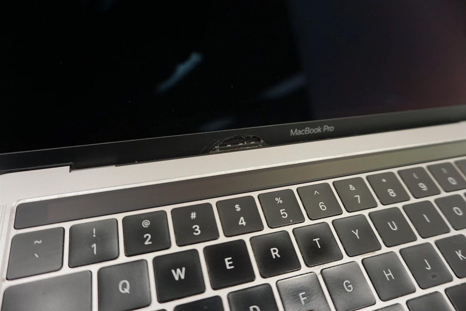 Apple MacBook Pro 2018 A1989 13.3″ Retina i5-8259U 2.3GHz 16GB 256GB Laptop