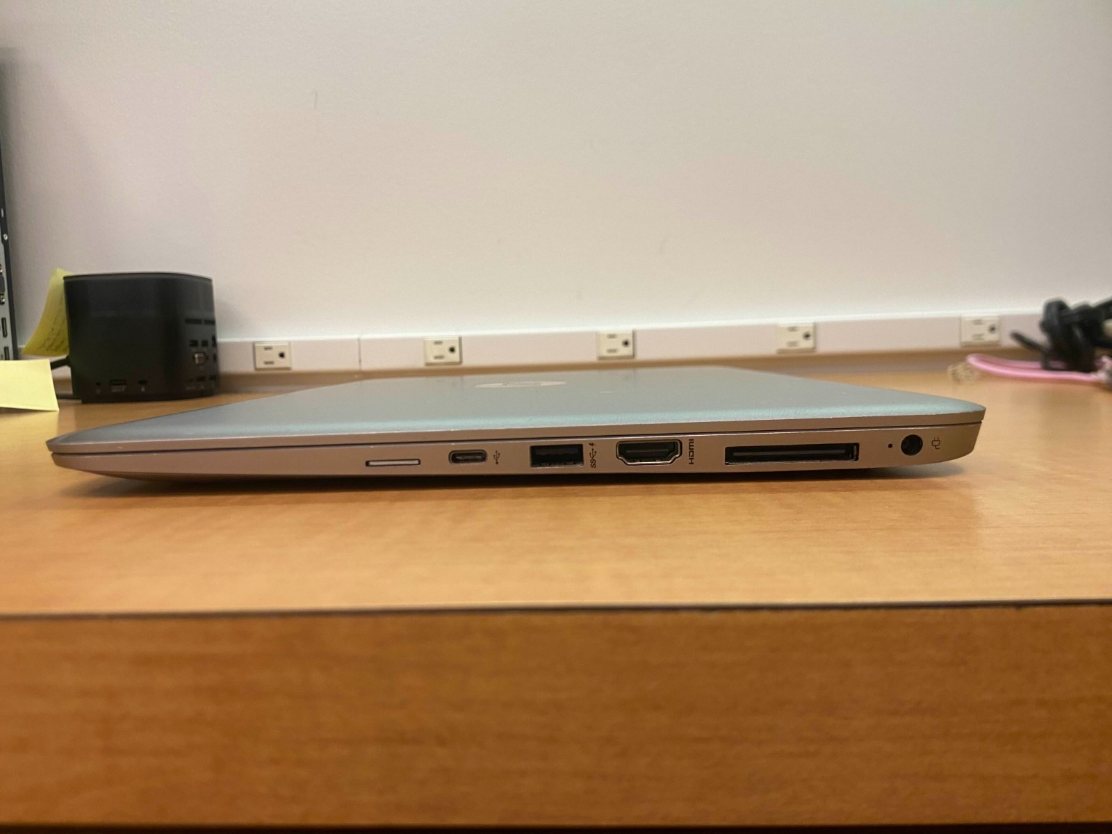 HP EliteBook 1040 G3 14″ – Intel i7-6600U @ 2.60 GHz, 256GB SSD, 8GB Ram, Win11