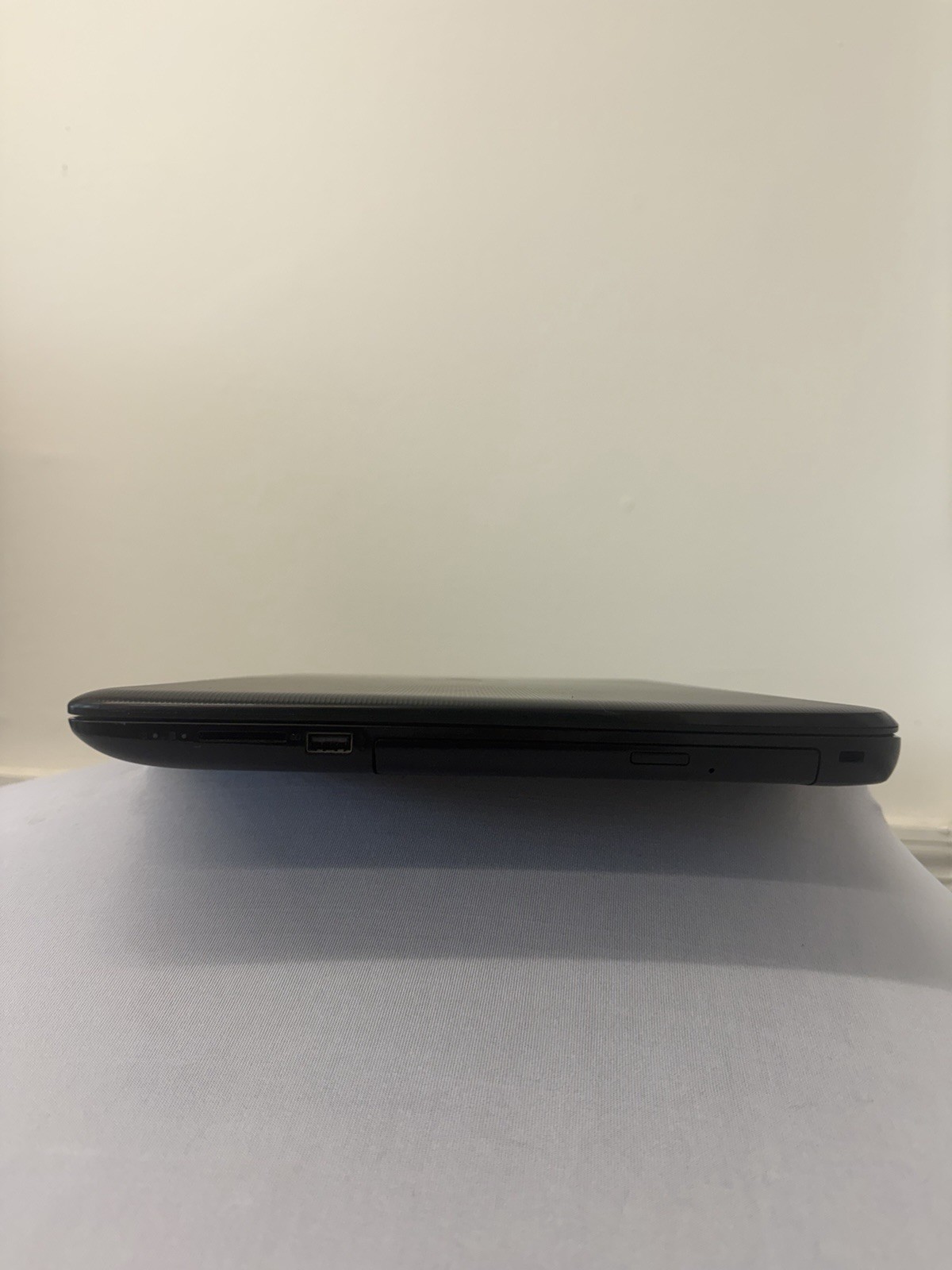 HP Notebook 15-ba009dx Laptop – Good Screen – AMD A6-7310 – Read Des