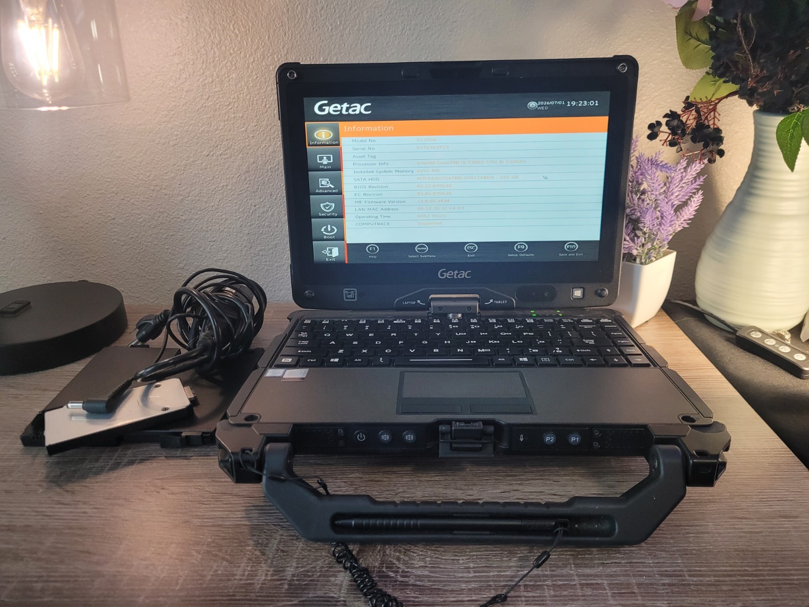 Getac V110G4 Tough 2-in-1 w/ 4 Batteries, 2 Caddies a 256GB & 128, Charger Linux
