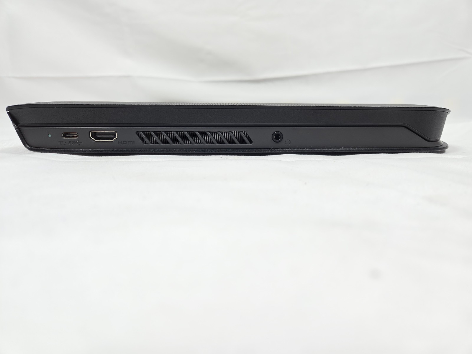 zSpace Original Edition W1847 15.6″ LCD A9-9420 CPU 8GB RAM 240GB SSD Windows 11