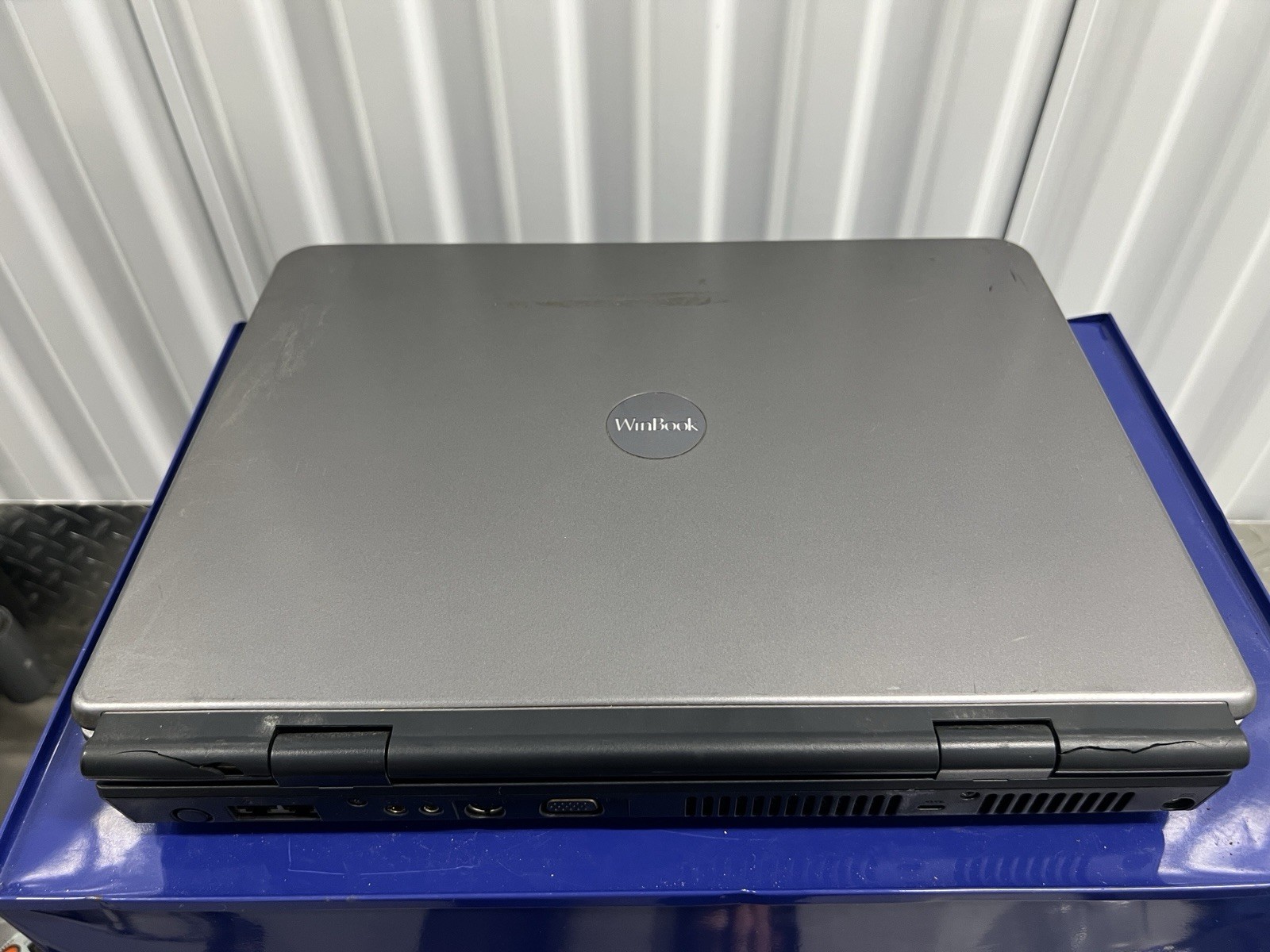 Winbook 331 Laptop 15.4″ Notebook (AMD Turion 64 X2) Laptop Vintage iBook / prop