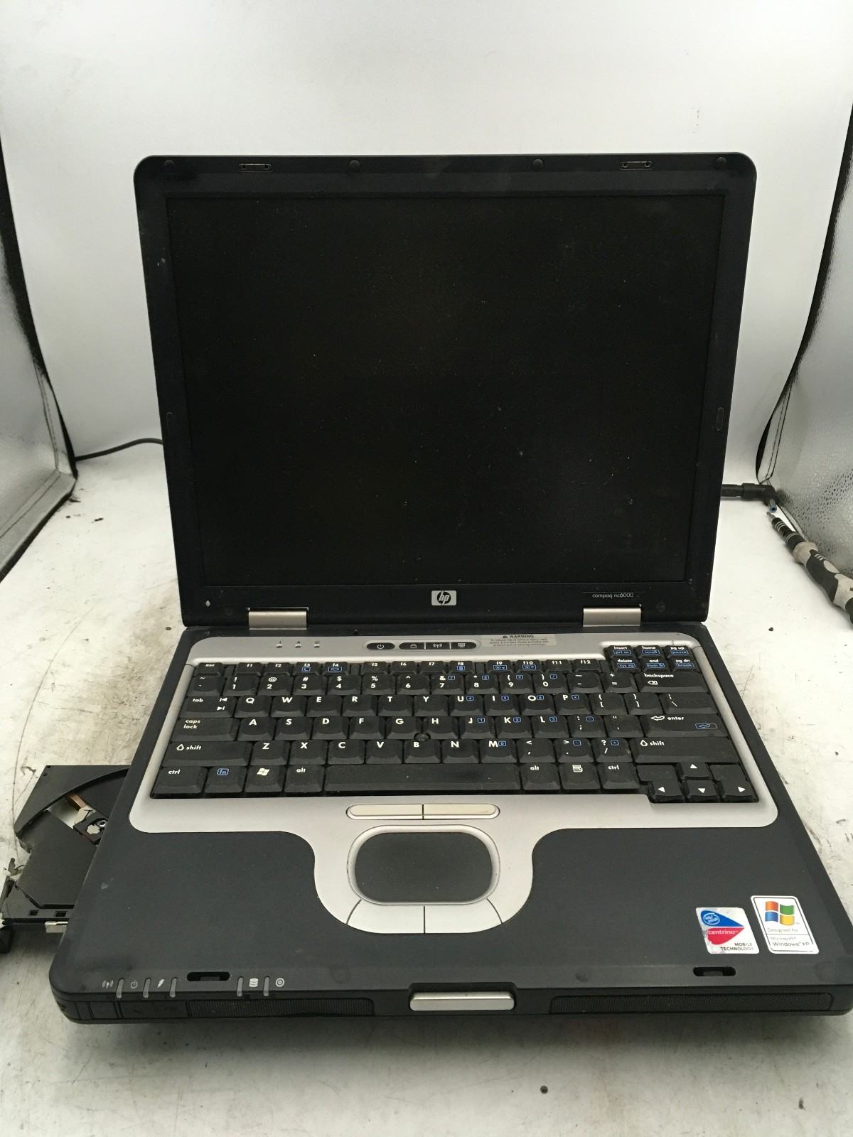 HP COMPAQ NC6000 – FOR PARTS/REPAIR – INTEL CENTRINO – NO RAM – READ DESC – BB