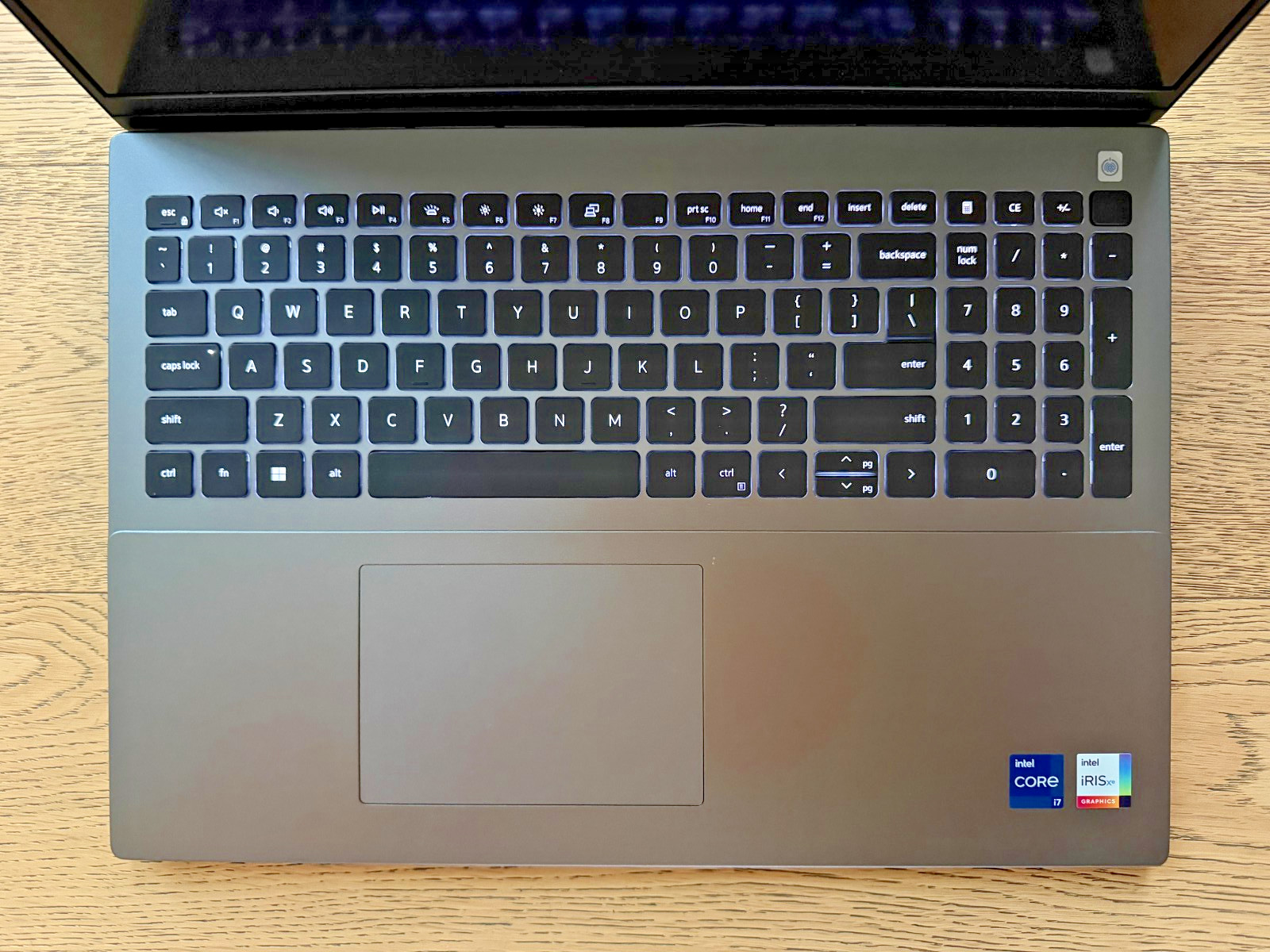 Dell Vostro 5620 Intel Core i7-1260P 2.10GHz 16 GB 512GB SSD 16″ Win 11 Pro