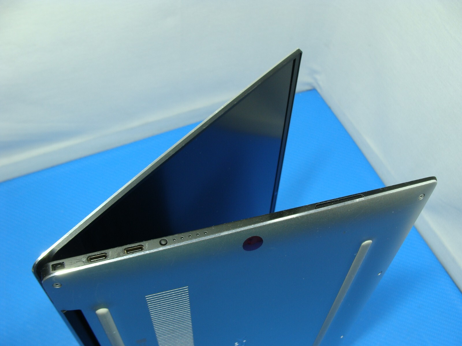 Dell XPS 7390 13.3″ FHD core i7-10710U 1.1GHz 16GB 512GB SSD Excellent Battery