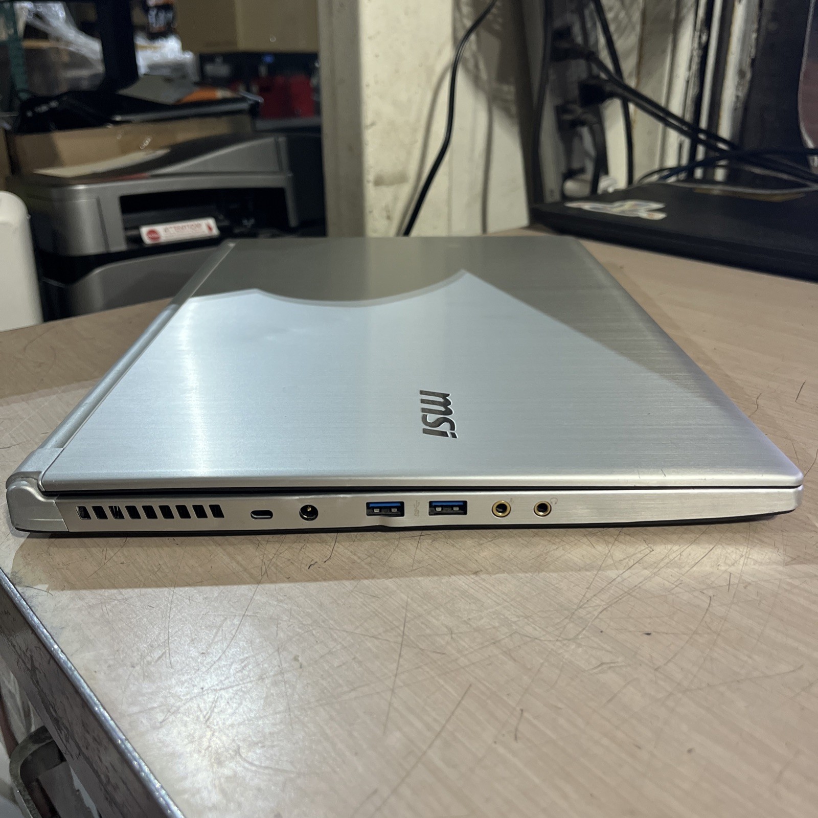 MSI MS-16H8 I7 8GB RAM NO HD