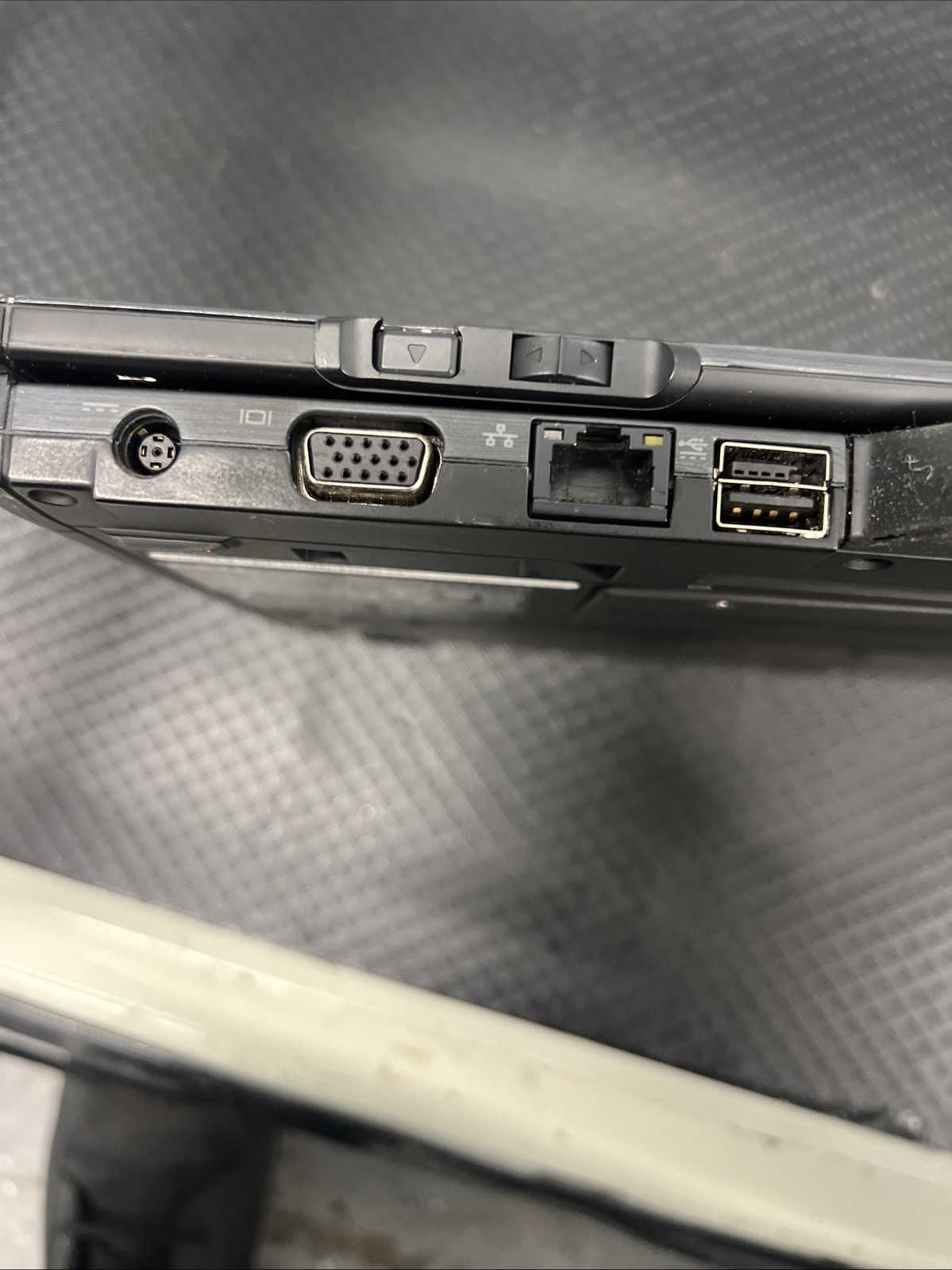 Dell Latitude XT2 12.1″ Core 2 Duo U9400 1.4Ghz 1 GB RAM NO DRIVE 2-in-1 AS IS!!